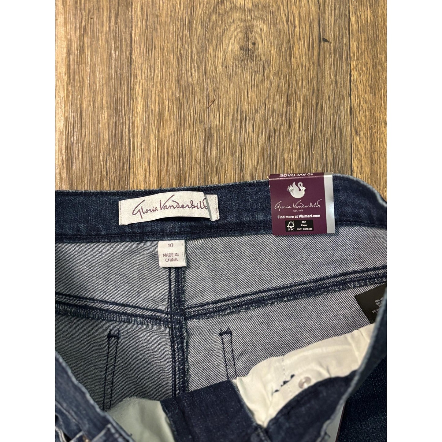 Gloria Vanderbilt Women's Amanda Capri Dark Navy Blue Jeans Classic Rise 10 NWT