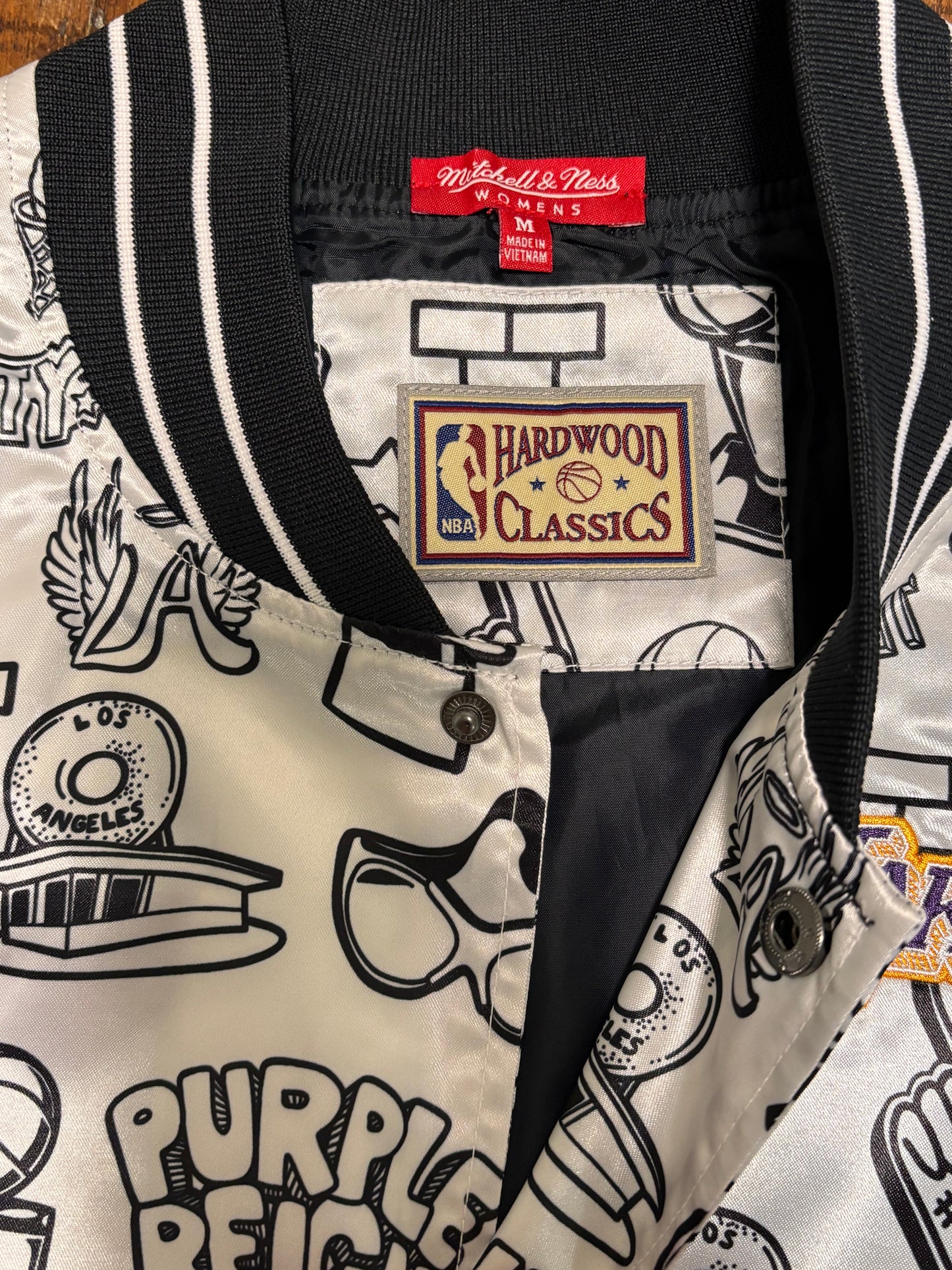 Los Angeles LA Lakers Mitchell & Ness HWC Hardwood Classic Doodle Swingman Nba Retro Satin Jacket White Women Medium M New NWOT