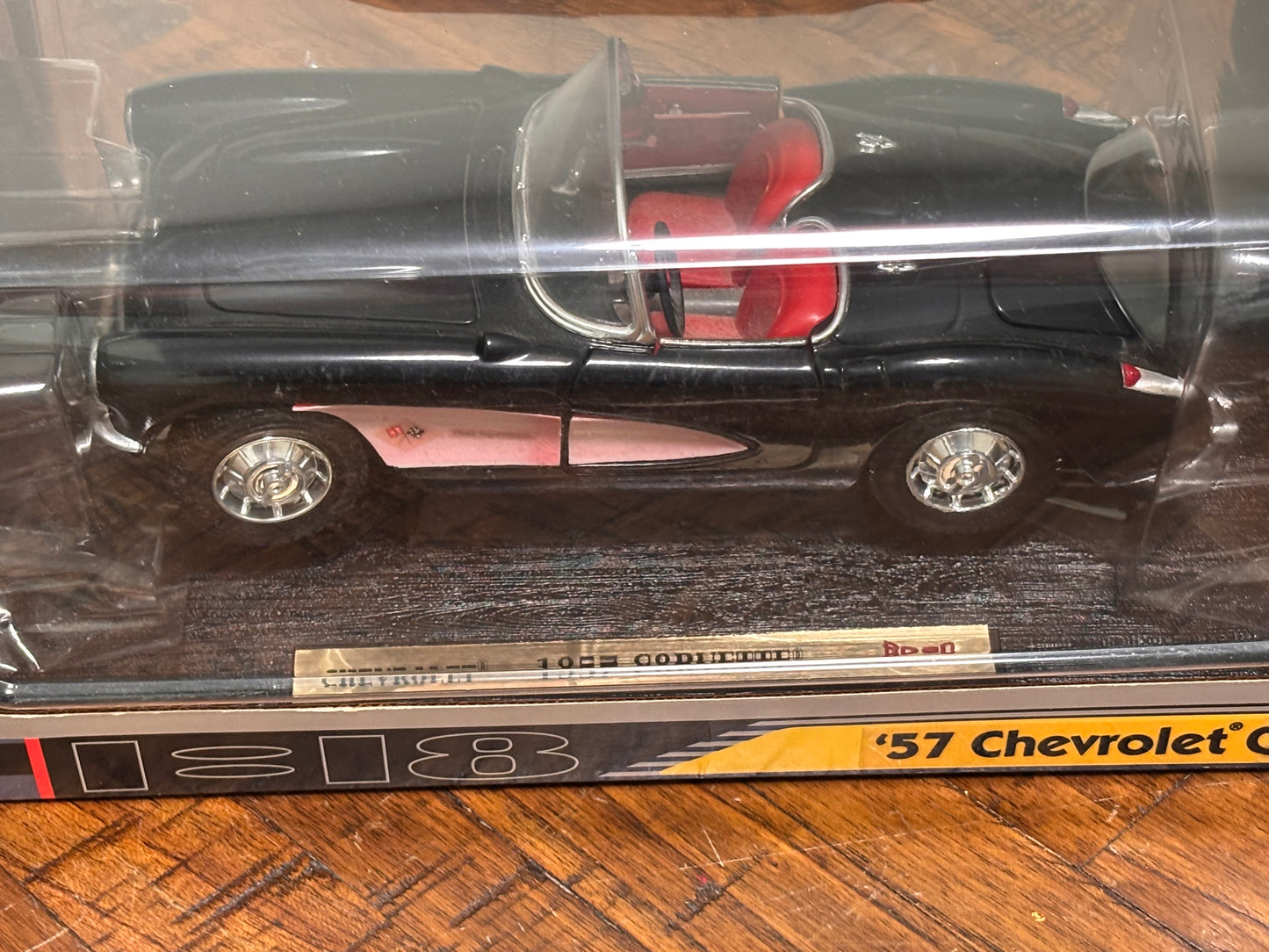 1:18 Scale '57 Chevrolet Corvette Black & Red Die Cast Road Signature Deluxe