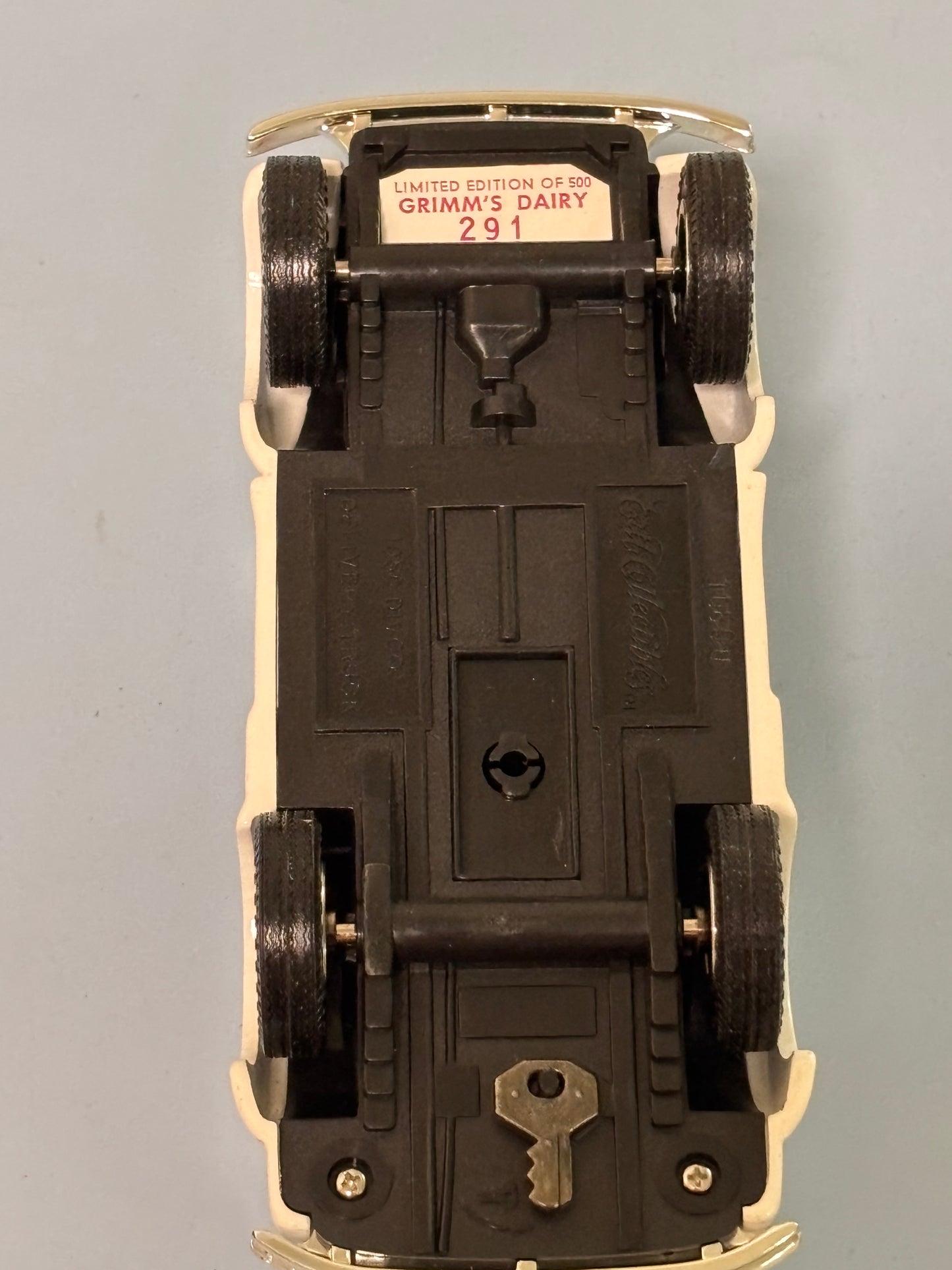 Ertl Collectible 1950 Divco Delivery Truck Diecast Grimm"s Dairy Bank LE 500