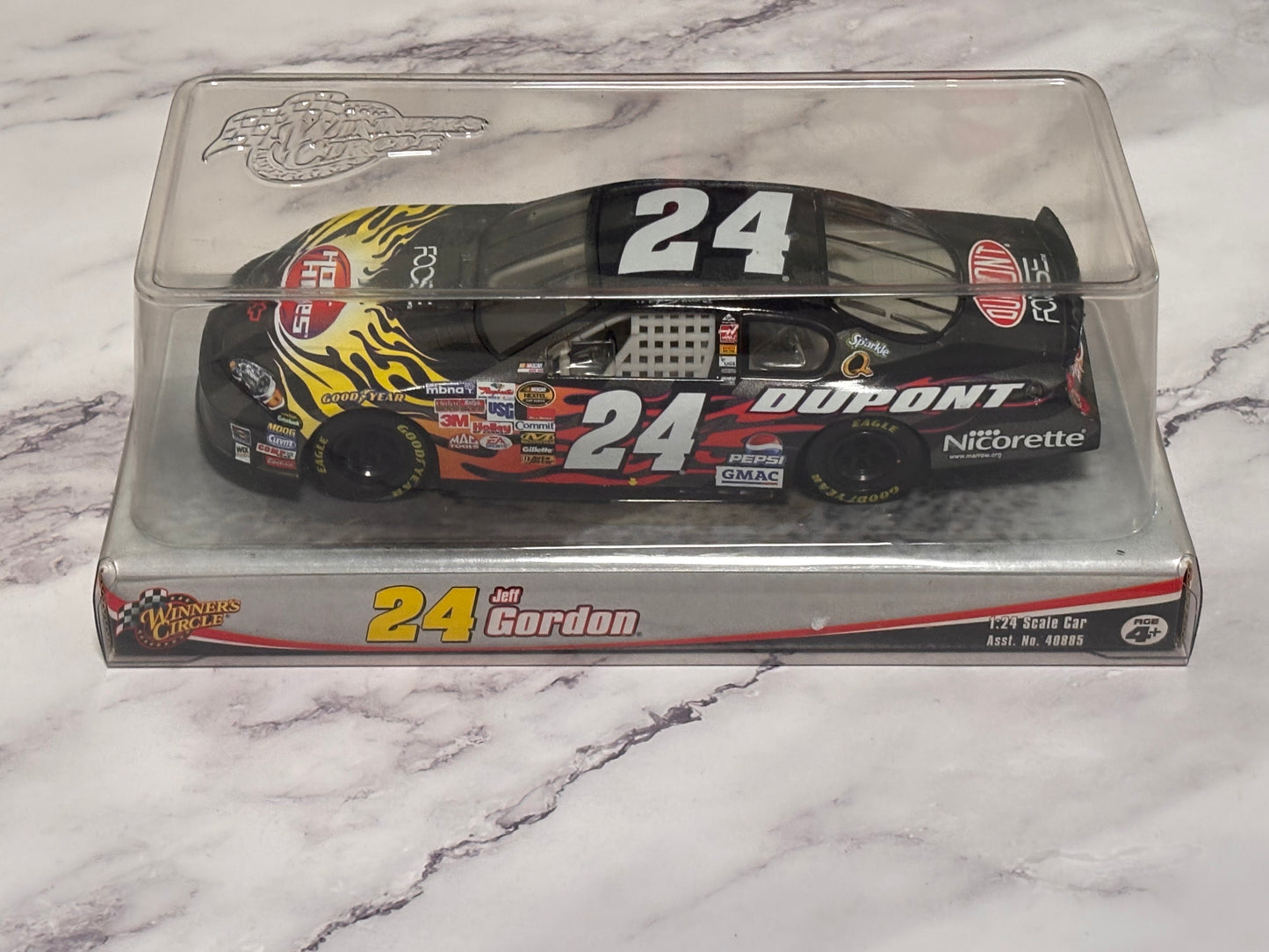 1/24 Jeff Gordon #24 DuPont / Foose Custom Design Hot Hues RCCA 2006 NASCAR Car
