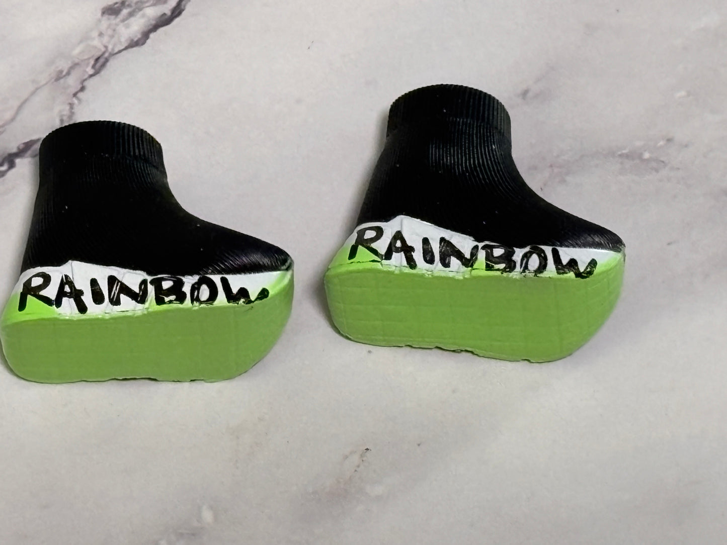 Rainbow High - Deluxe Fashion Closet - Black Green and White Boots Shoes Only