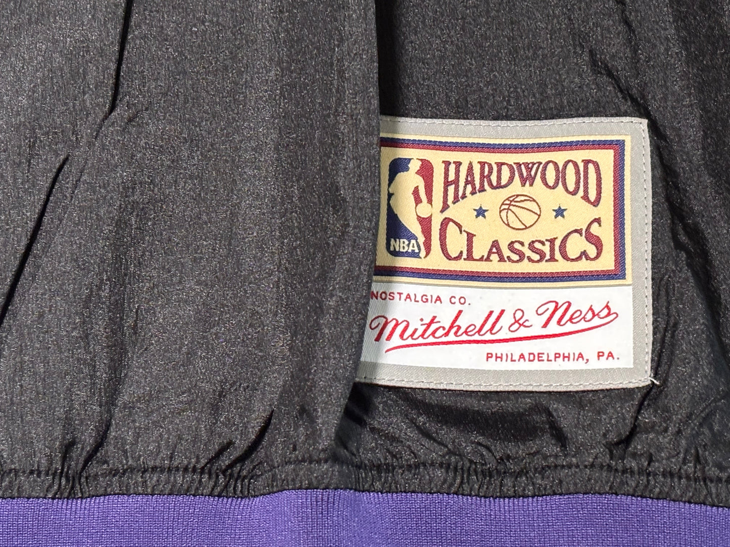 Milwaukee Bucks Mitchell & Ness NBA Retro Hardwood Classic HWC Swingman World Big Face Team Logo Pullover Wind Breaker Mesh Black Purple Jacket Men’s Large L NWOT New