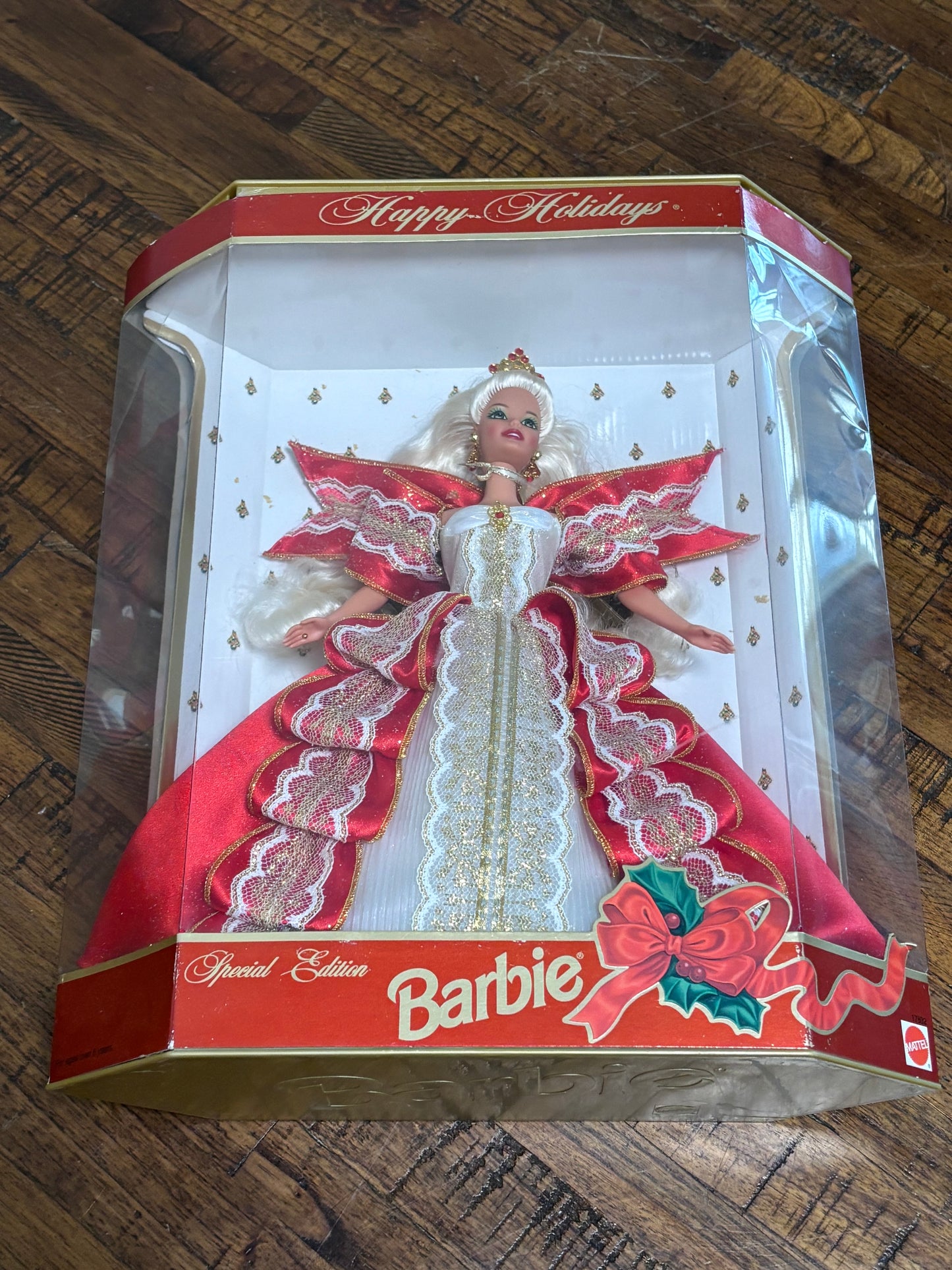 1997 Happy Holidays Barbie Doll Special Edition Blonde Collector’s Club #17832