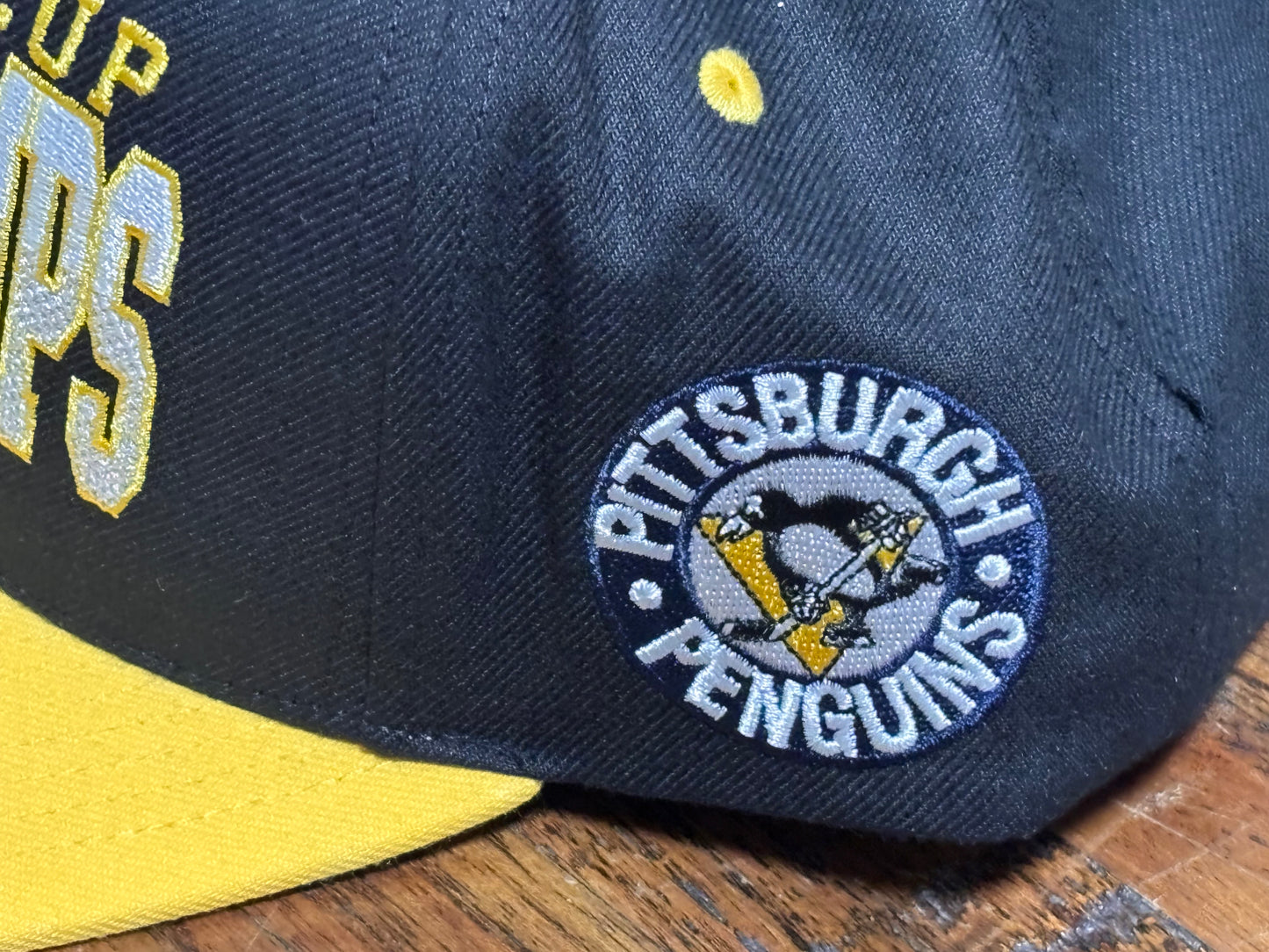 Mitchell & Ness NHL Hockey Pittsburgh Penguins 2017 Stanley Cup Finals Champions Snap Back Adjustable Mesh Trucker Hat White Black Yellow New