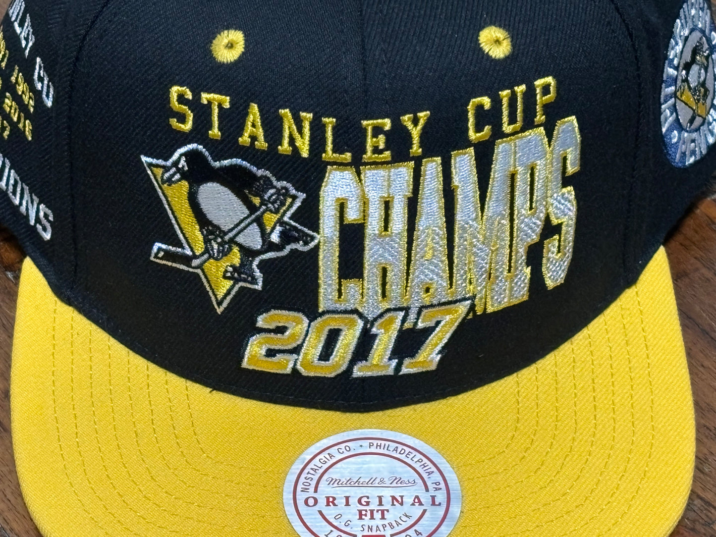 Mitchell & Ness NHL Hockey Pittsburgh Penguins 2017 Stanley Cup Finals Champions Snap Back Adjustable Mesh Trucker Hat White Black Yellow New