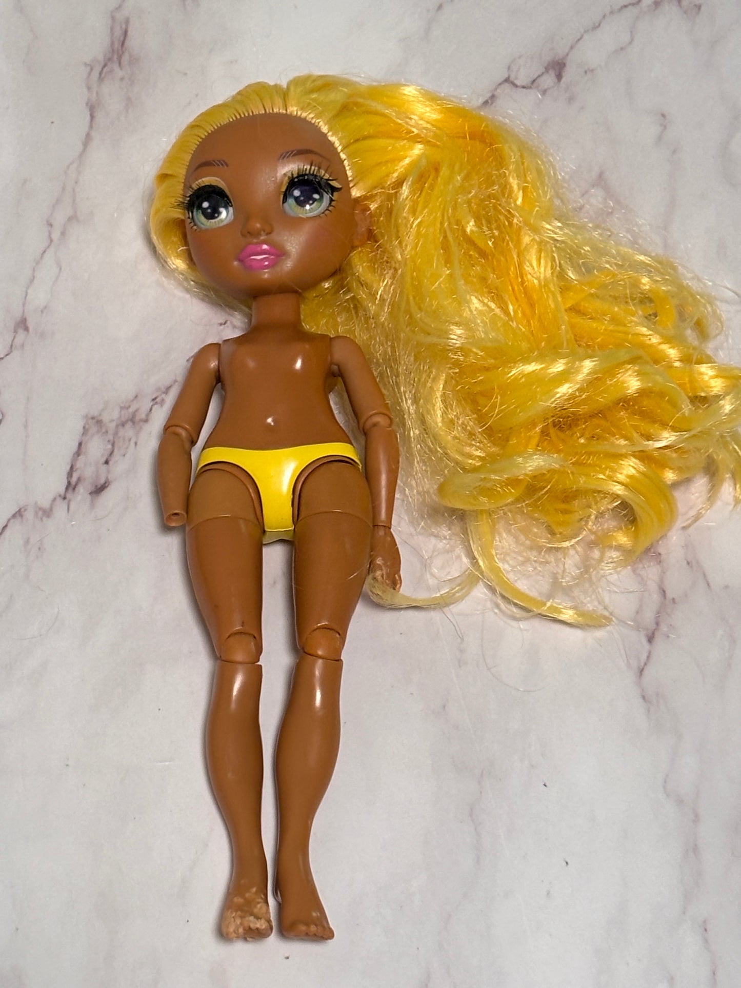 Rainbow High Sunny Madison Doll Long Yellow Hair Articulated Joints 2019 MGA