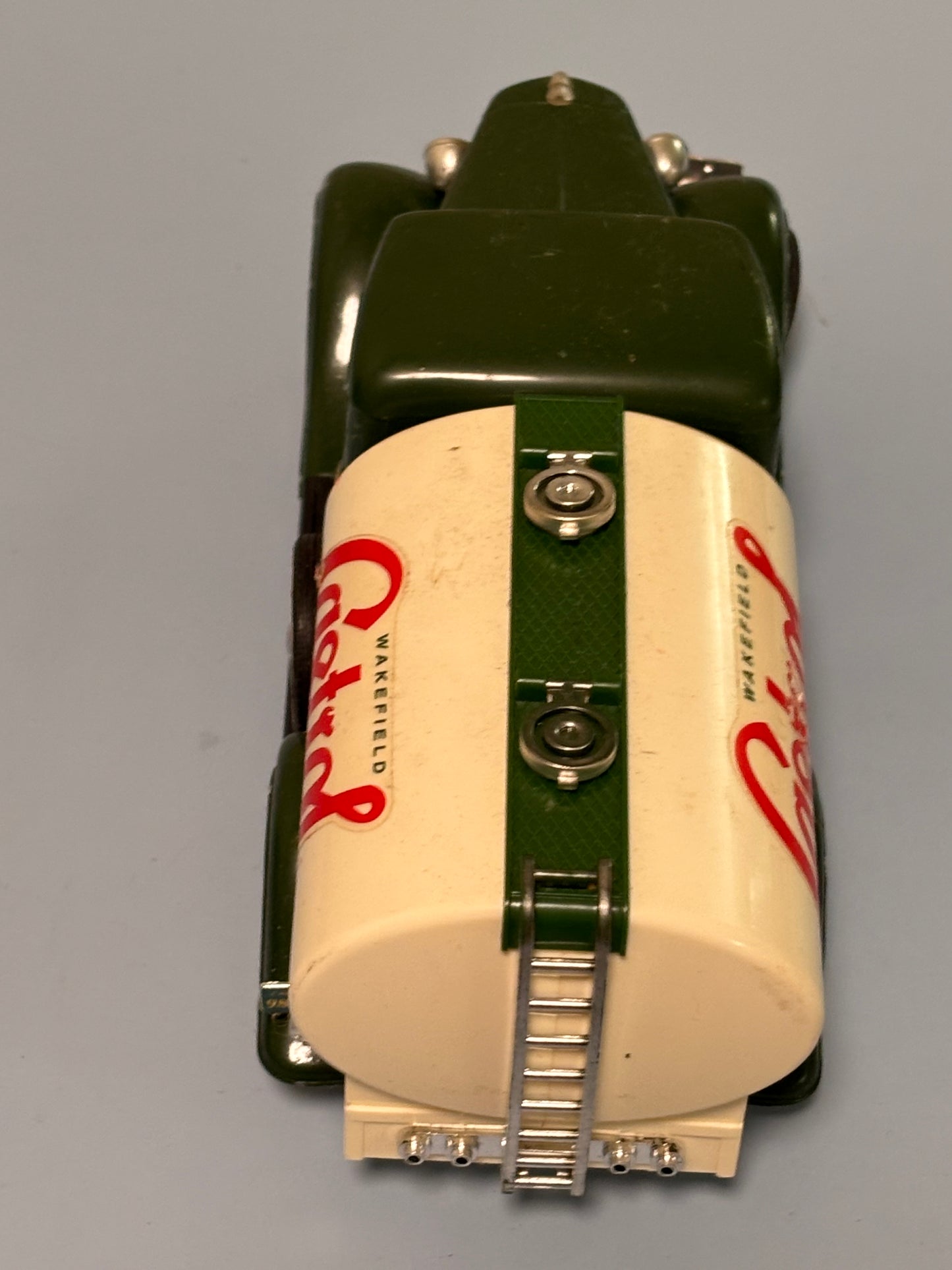Castrol Motir Oil 1936 Ford V8 Tanker 1:18 Solido Green Opening Doors Tank Fill Lids