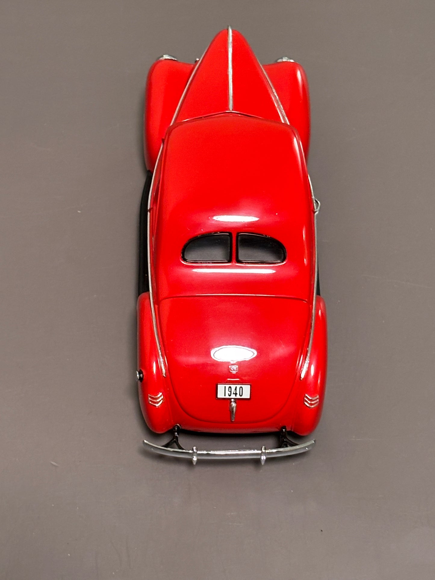Danbury Mint 1940 Ford Deluxe Coupe Red 1/24 Scale Diecast Model Car