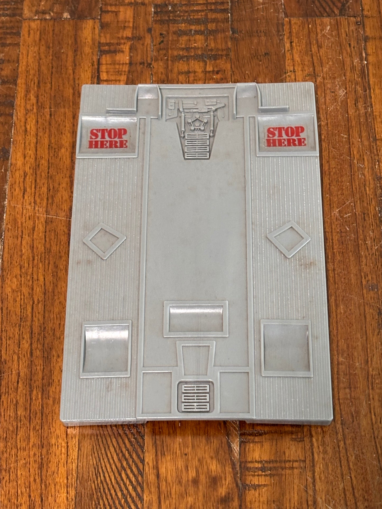 GI JOE 1983 Headquarters Command Center Motor Pool Garage Accessory Part