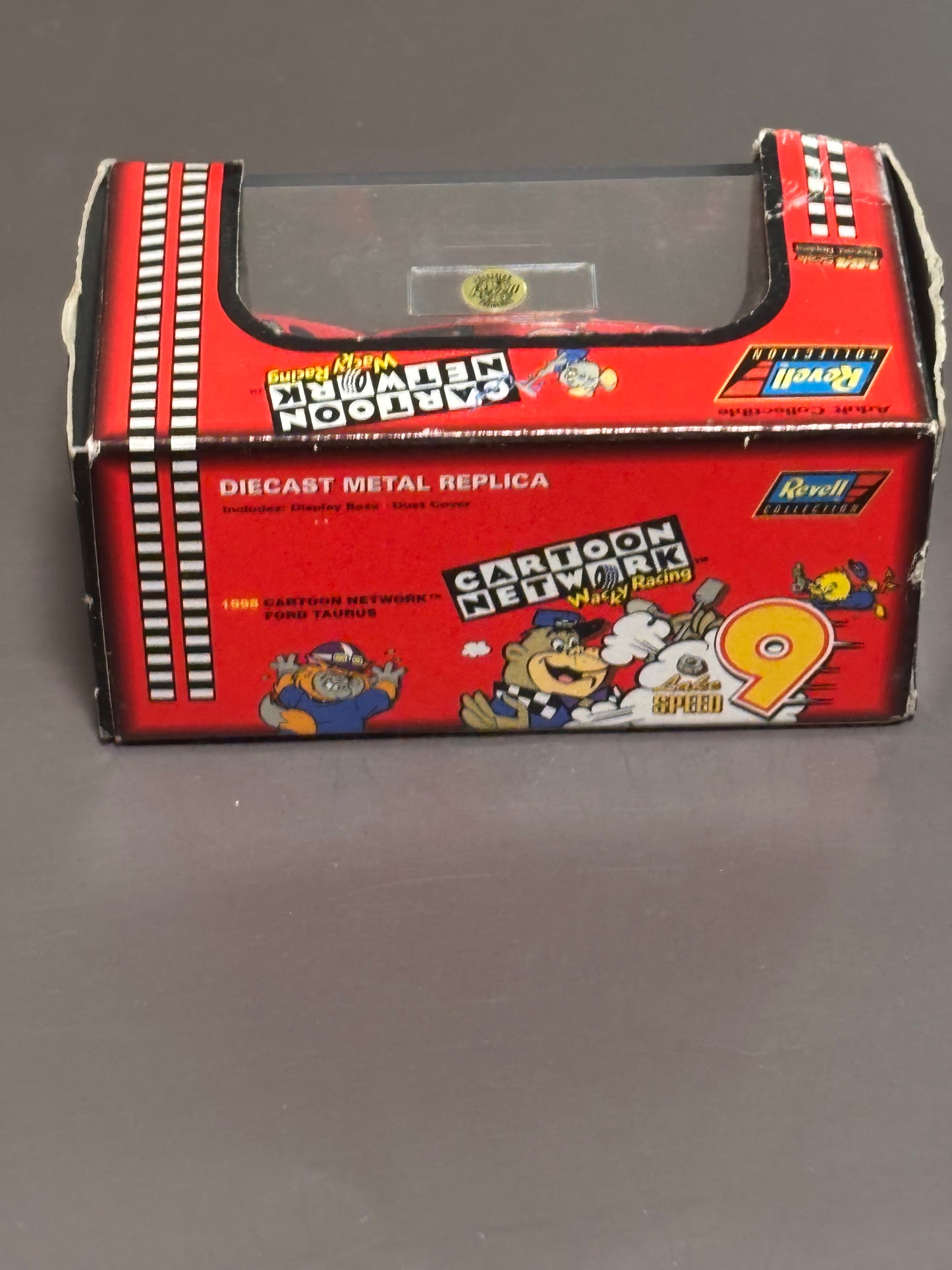 Lake Speed #9 Cartoon Network Huckleberry Hound 1998 Ford Taurus 1:64 Revell
