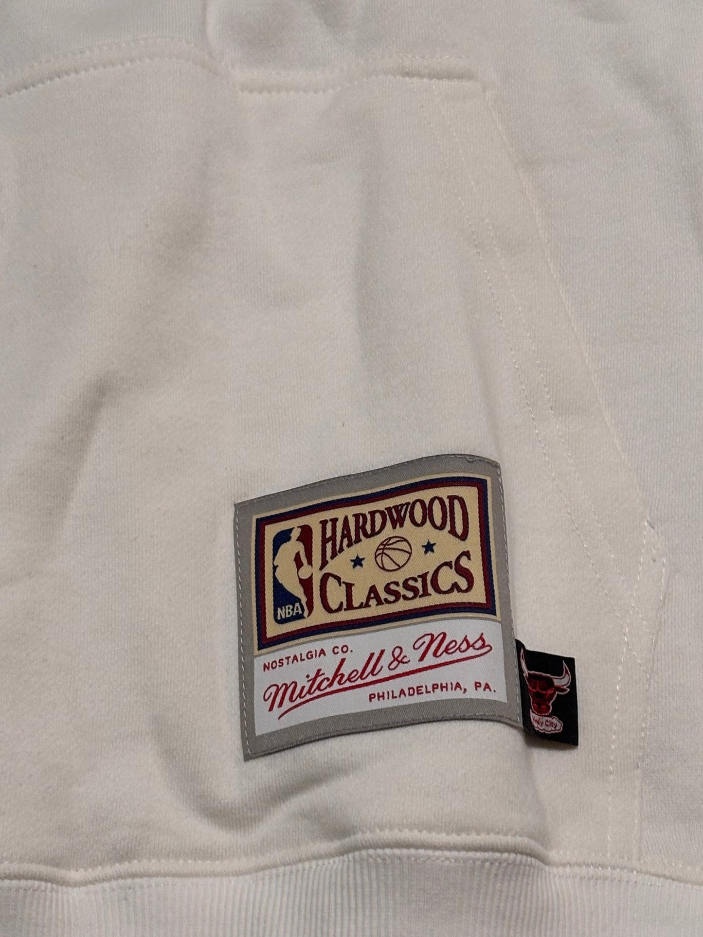 Chicago Bulls Mitchell & Ness NBA Retro Hardwood Classic HWC Team Logo Windy City Hoodie Hooded Pullover Off White Cream Mens L Large New NWT