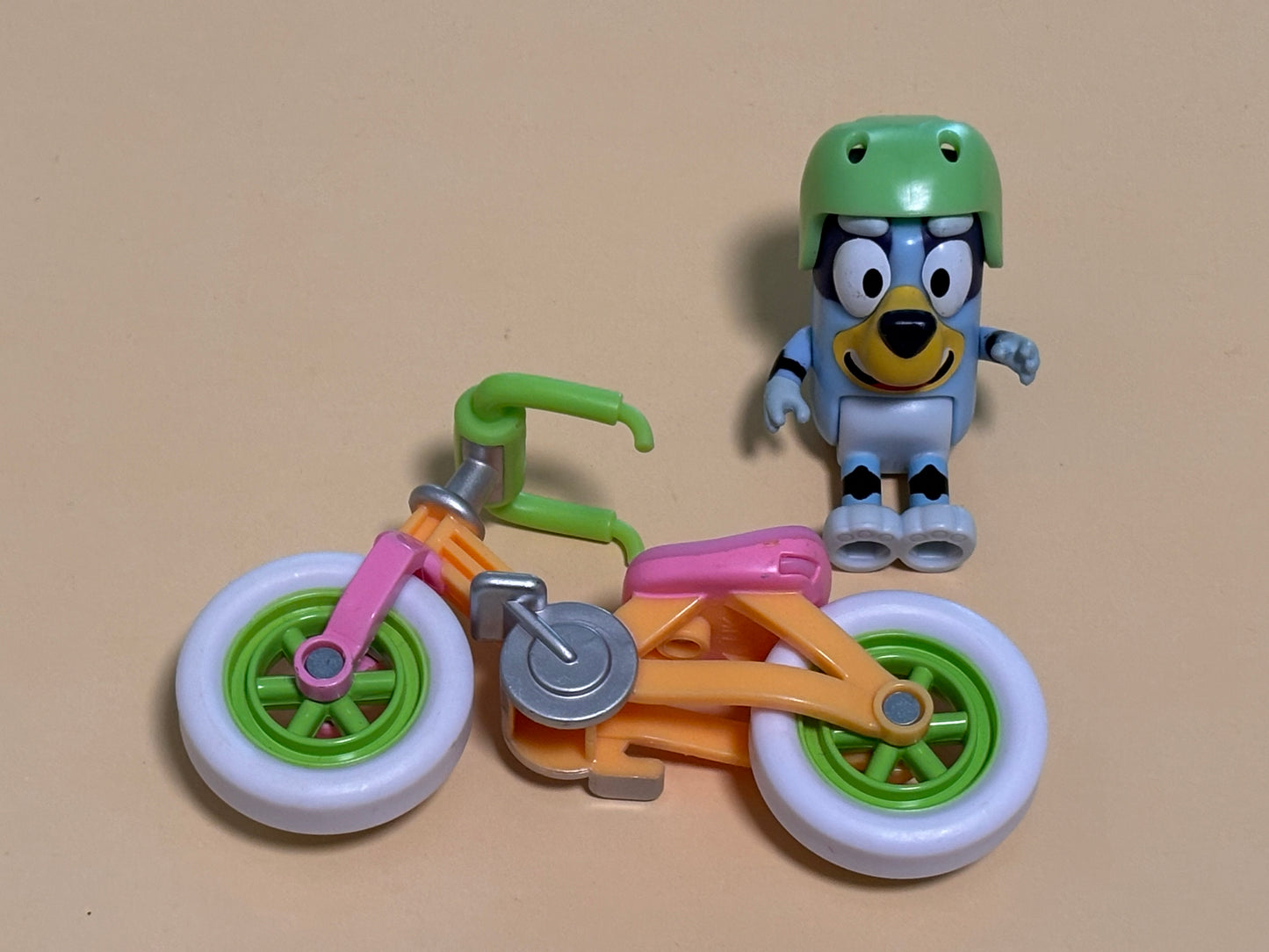 Bluey & Friends Bluey's Pink, Green and Orange Bike Bicycle & Bluey Figure