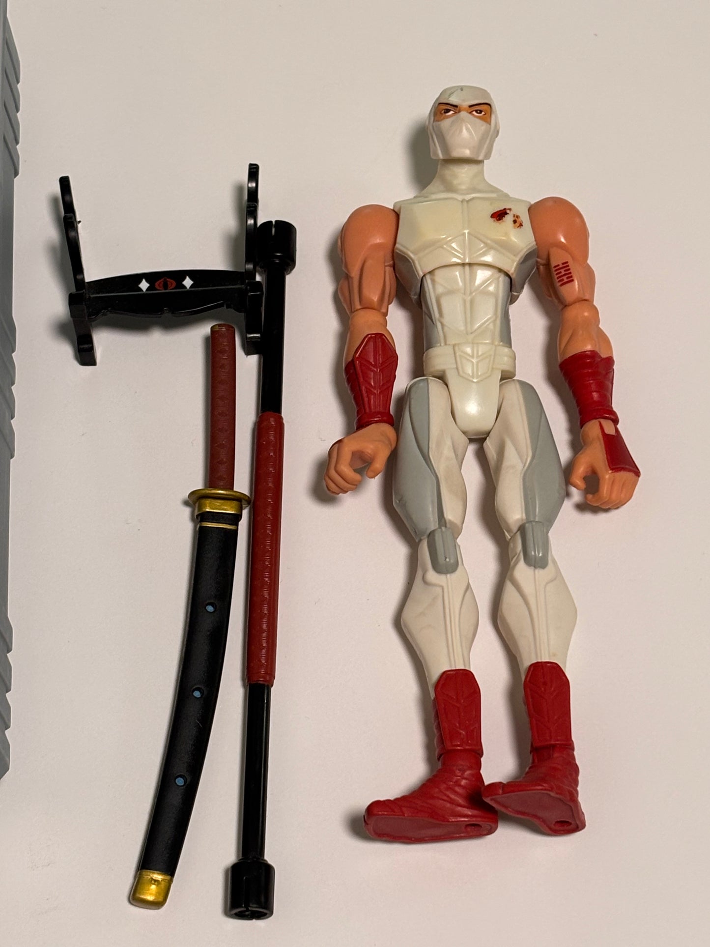 2005 C1 GI JOE Sigma 6 Storm Shadow Action Figure w/Footlocker Case White