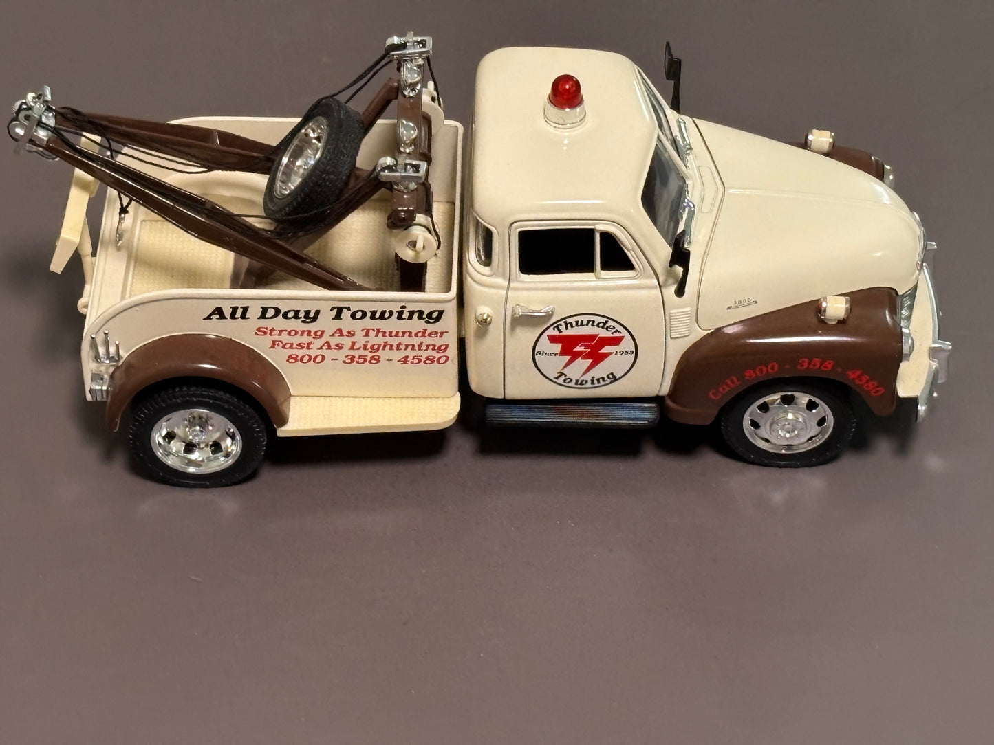 Jada Silver 1953 Chevy Wrecker 1/24 Thunder Towing "Strong As Thunder" #50100