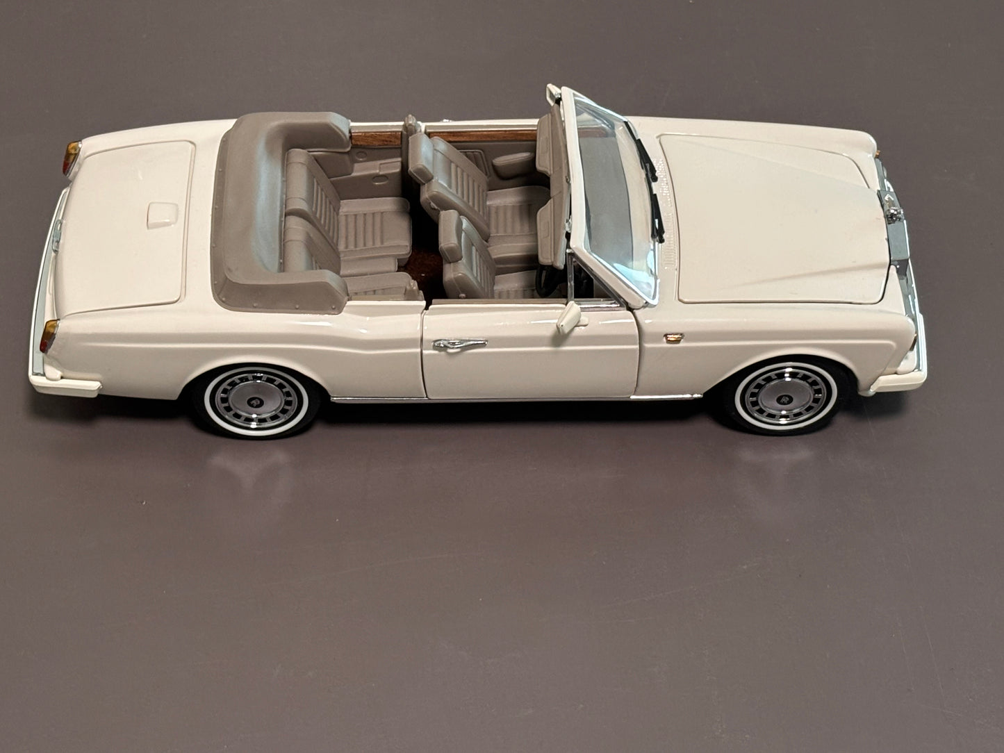 Franklin Mint - 1992 Rolls-Royce Corniche IV Convertible 1/24 Diecast Scale