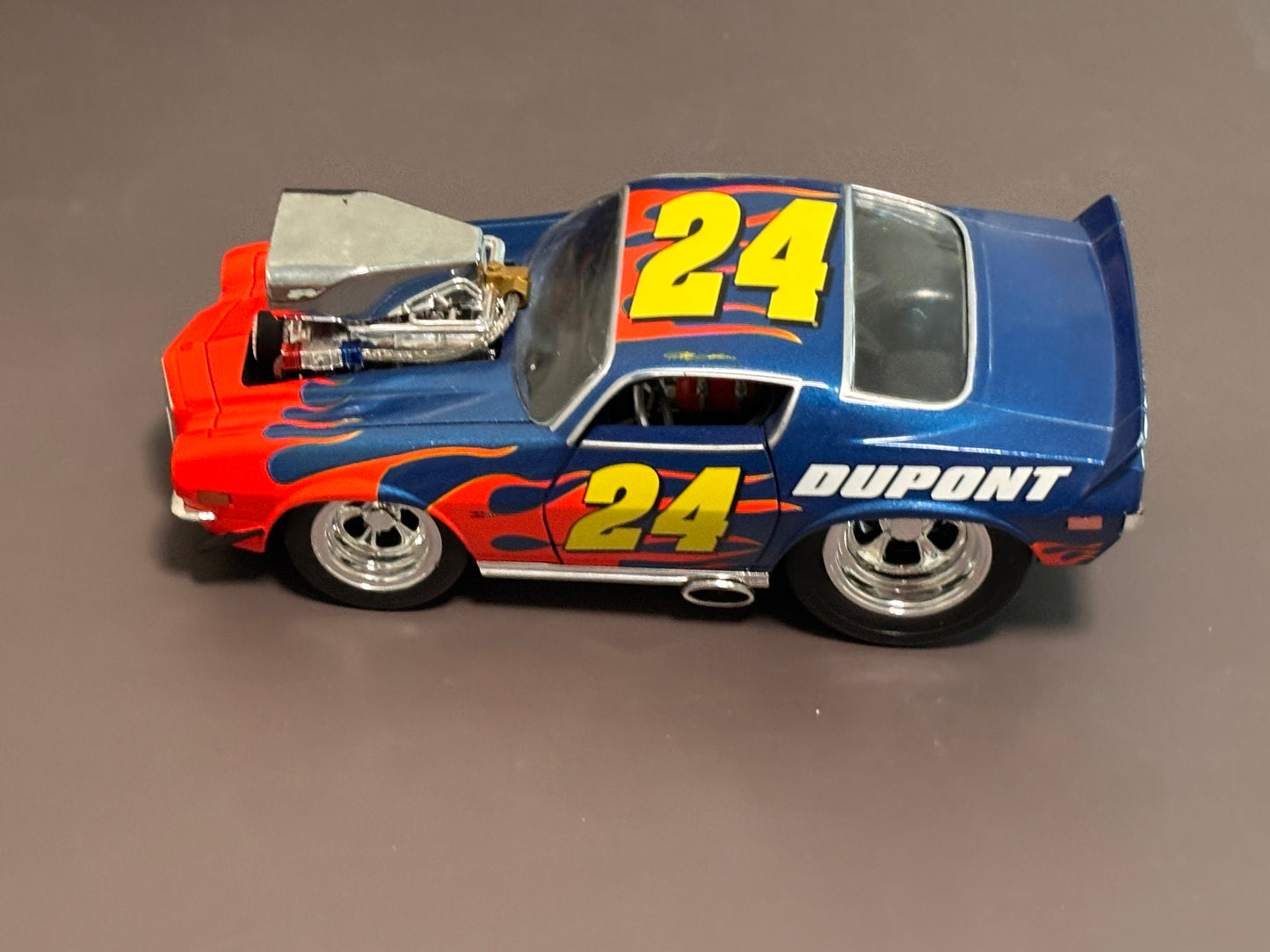 Muscle Machines 1:24 Jeff Gordon ‘69 Camaro Action NASCAR DuPont Racing #24 1969