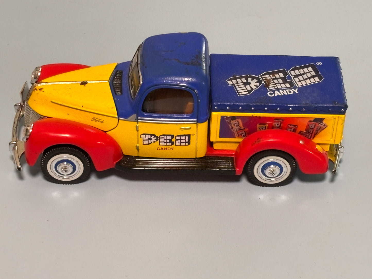 Vintage 1940 Ford PEZ Candy Pickup Truck Golden Wheel Die-Cast 1:24