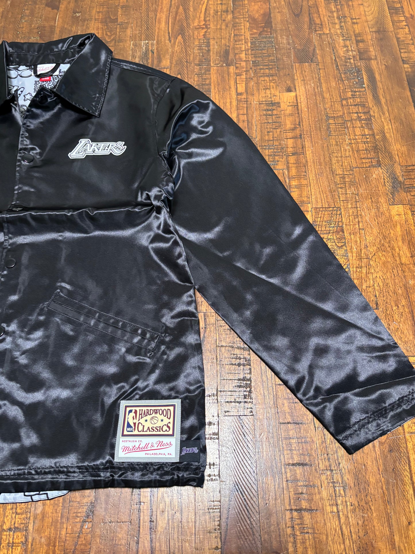 Los Angeles LA Lakers Mitchell & Ness HWC Hardwood Classic Doodle Swingman Nba Retro Satin Coach’s Jacket Black Mens Large L New NWOT