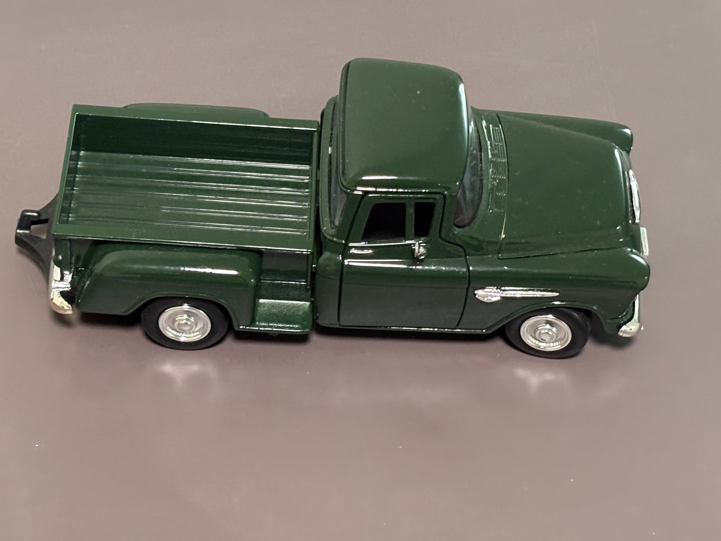 Motor Max 1955 Chevrolet Pickup 1:24 Diecast Dark Green No. 68064 With Tow Hook