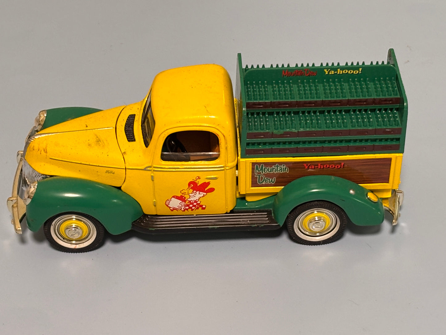 Mountain Dew Ya-hoo! Hillbilly Golden Wheel DieCast 1940 Ford Delivery Truck Bottles