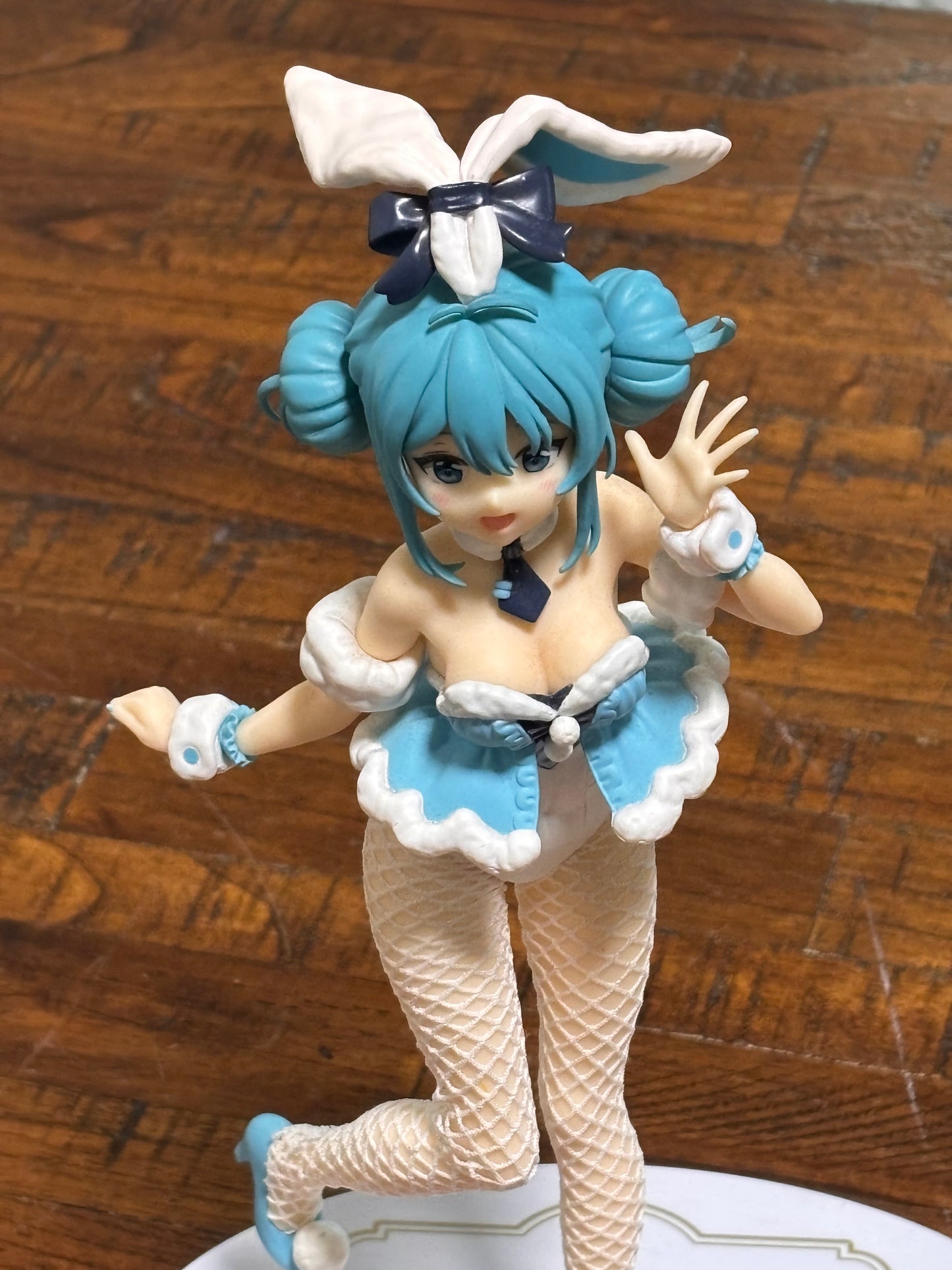 FuRyu BiCute Bunnies Hatsune Miku White Rabbit Pearl Color Statue Figure Anime 12” Japan
