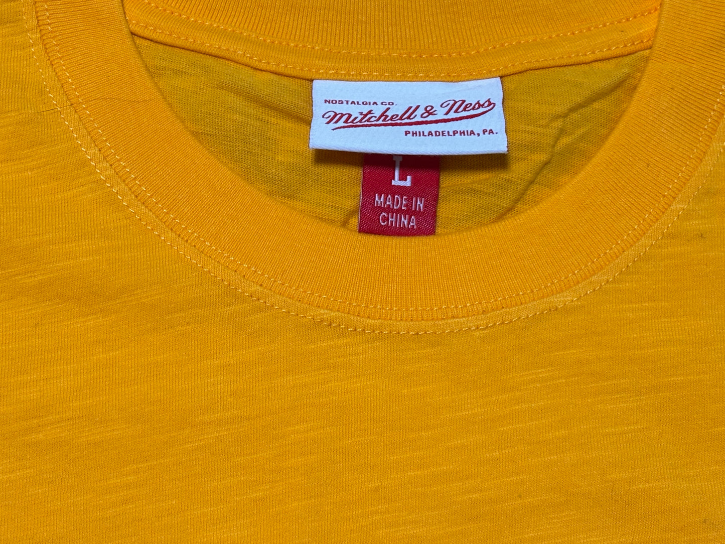 Michigan State Wolverines Mitchell & Ness College Vault Collegiate Football NCAA Logo Yellow Short Sleeve Tee Shirt Men’s Large L NWOT New