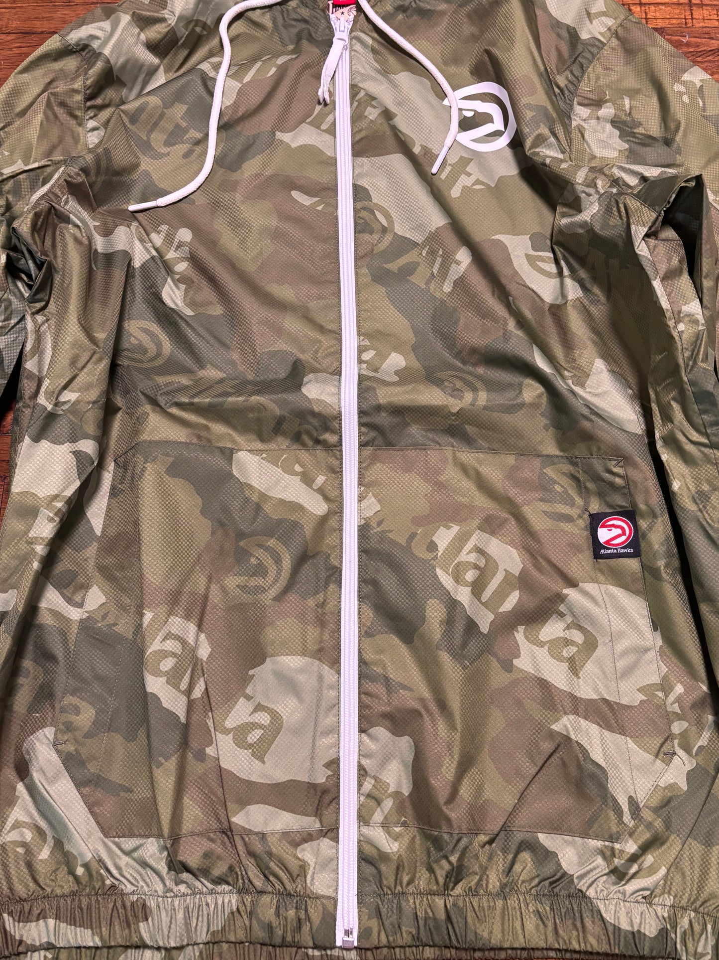 Atlanta Hawks Mitchell & Ness Hardwood Classic HWC NBA Retro Ghost Army Camo Full Zipper Light Weight Windbreaker Hood Jacket Long Sleeve Green Men’s Large L New NWOT