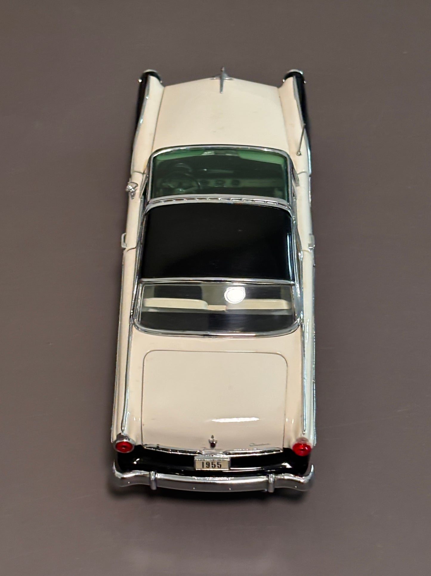 Danbury Mint 1:24 1955 Ford Fairlane Crown Victoria Black & White Diecast Car
