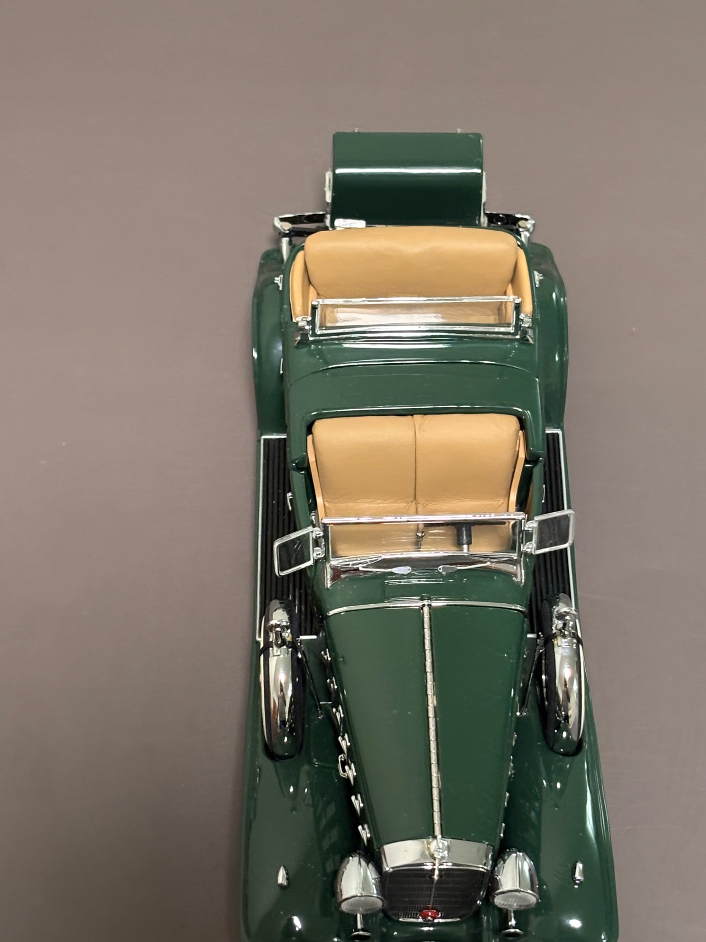 Danbury Mint 1:24 Cadillac V-16 Sport Phaeton 1932 Diecast Green Beige