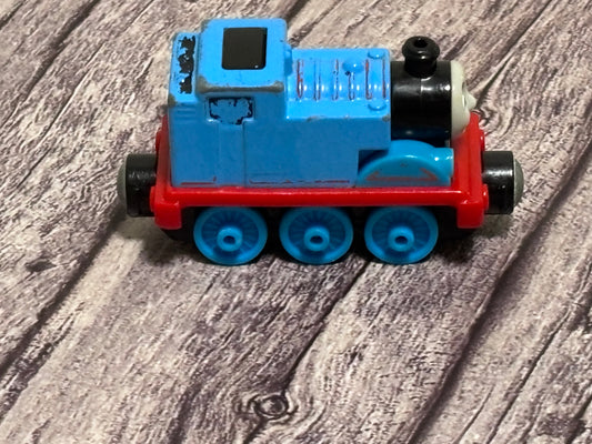 Mattel Gullane 2012 Thomas & Friends Blue & Red Thomas the Train with Sounds