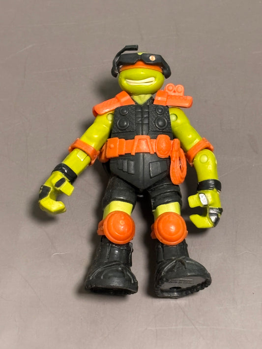 Teenage Mutant Ninja Turtles 2013 Stealth Tech Michelangelo 4.5 Viacom Figure