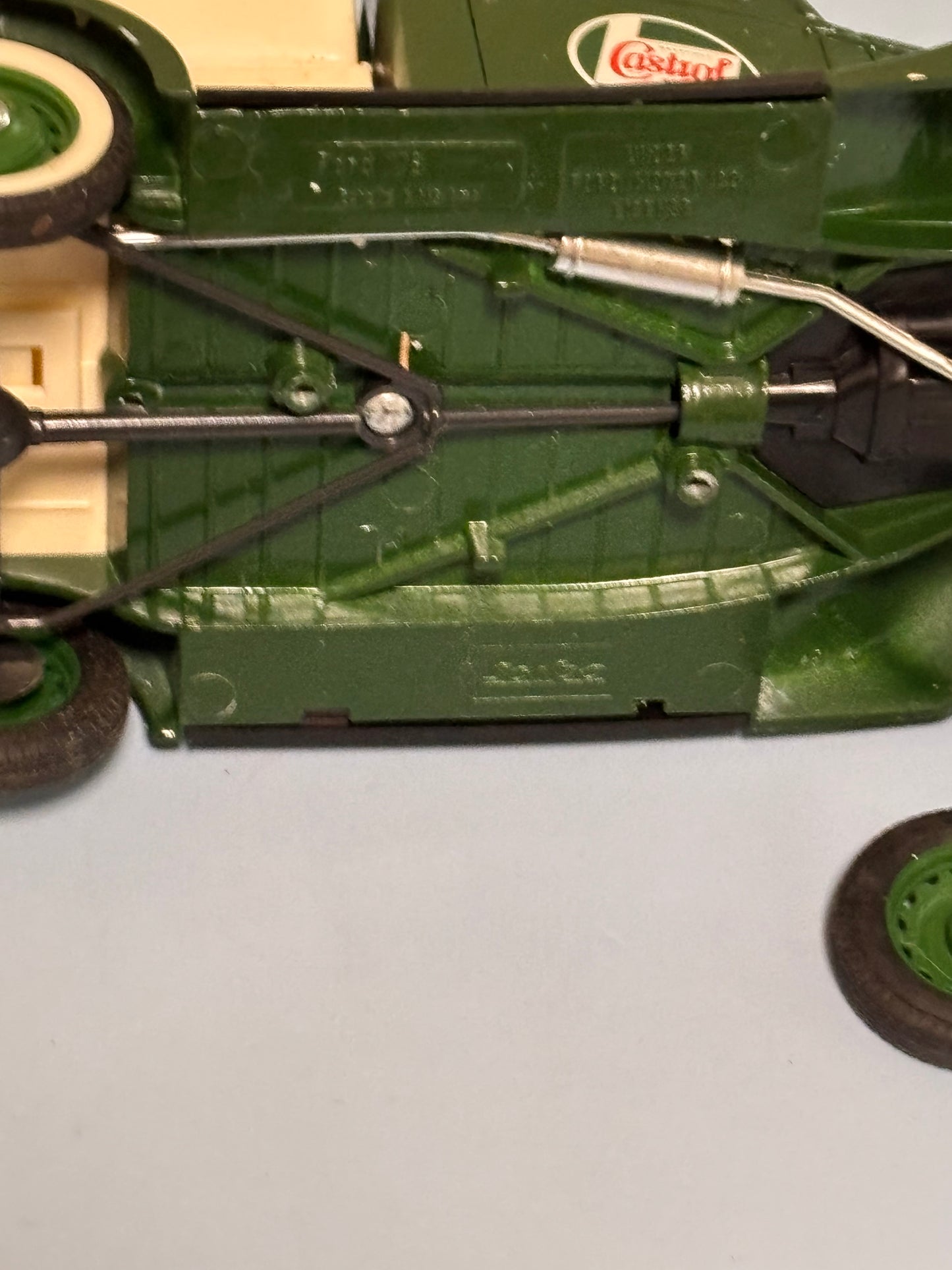 Castrol Motir Oil 1936 Ford V8 Tanker 1:18 Solido Green Opening Doors Tank Fill Lids