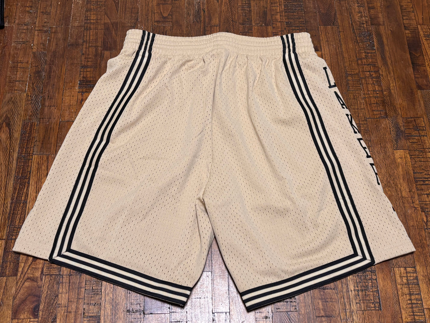 Los Angeles LA Lakers Mitchell & Ness NBA Retro HWC Hardwood Classic Swingman 1996-97 Shorts Cream Khaki Men’s Large L New NWOT