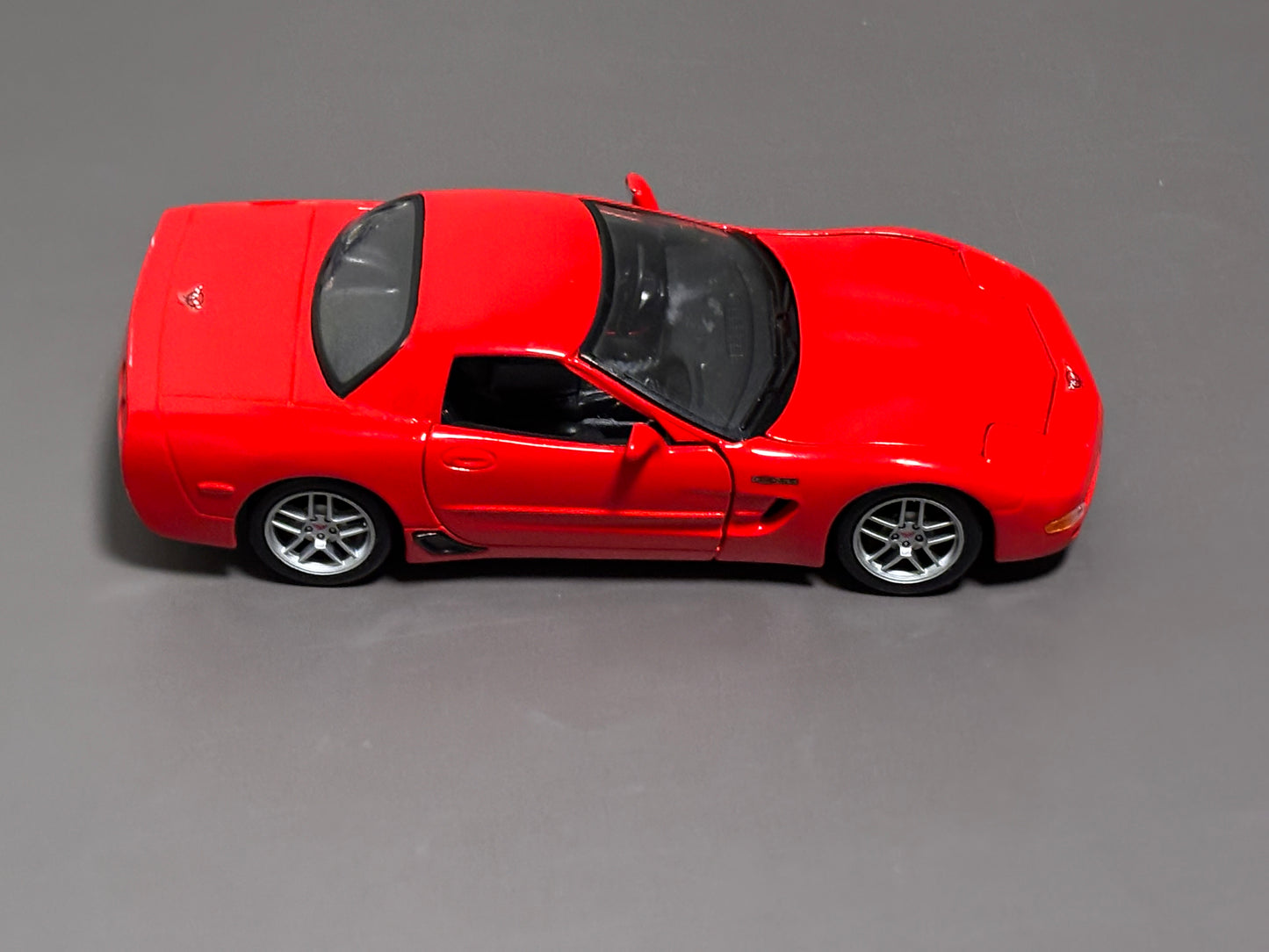 Maisto 1:24 Scale Diecast 1997 Red Chevrolet Corvette ZR-1