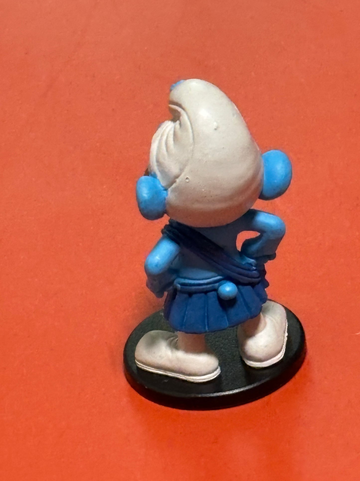 Peyo 2011 Gutsy Smurf Figure Tag-Athon Game Piece Black Base Arrow Marking