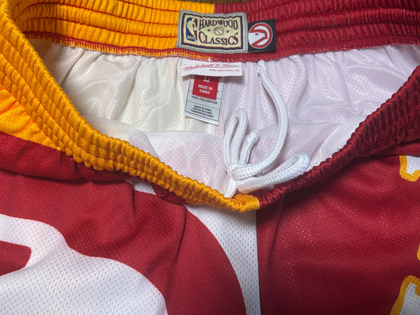 Atlanta Hawks Mitchell & Ness Hardwood Classic HWC NBA Retro Big Face 5.0 Fashion Red Yellow Shorts Men’s Large L New NWOT