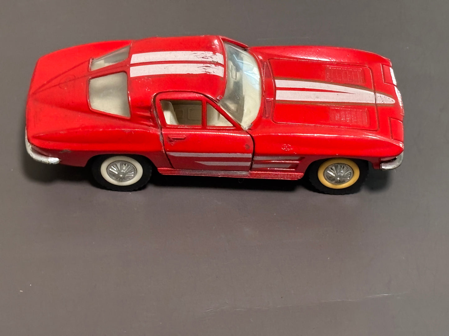 Majorette Red  '63 Corvette Sting Ray Opening Doors 1/32 Scale