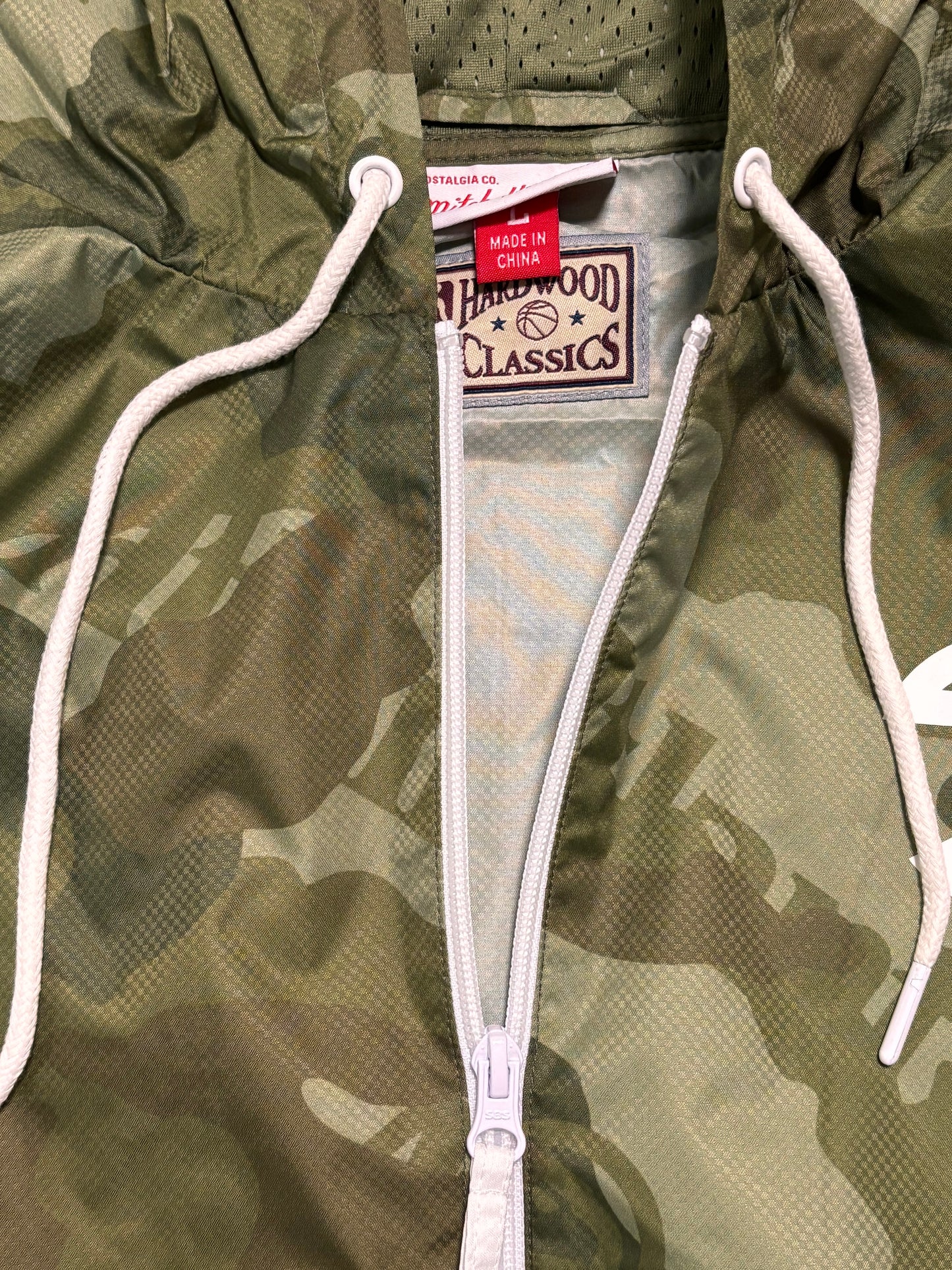 Atlanta Hawks Mitchell & Ness Hardwood Classic HWC NBA Retro Ghost Army Camo Full Zipper Light Weight Windbreaker Hood Jacket Long Sleeve Green Men’s Large L New NWOT