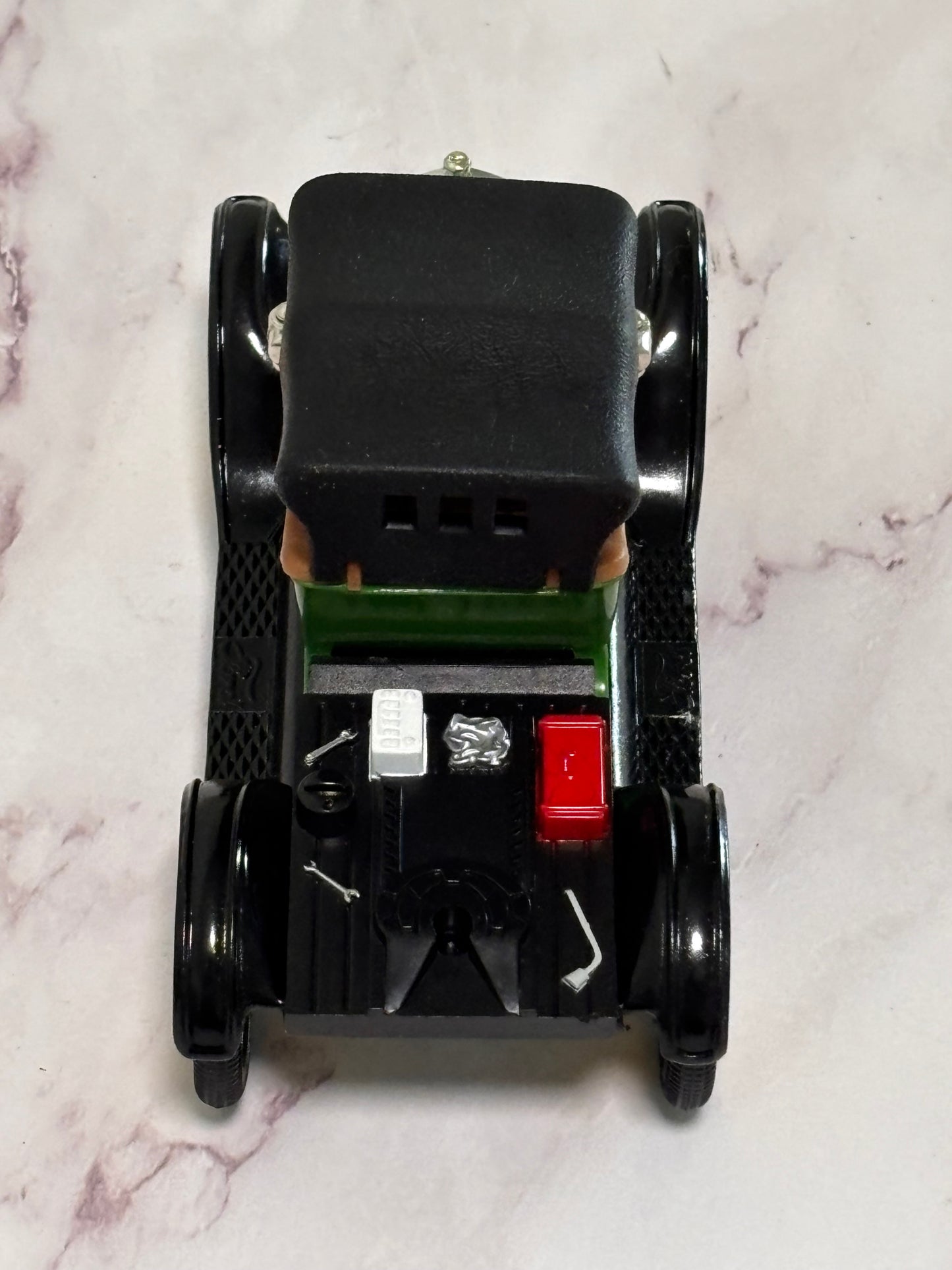 John Deere - ERTL 1918 Ford Model T Runabout with Trailer - Bank Diecast Vintage