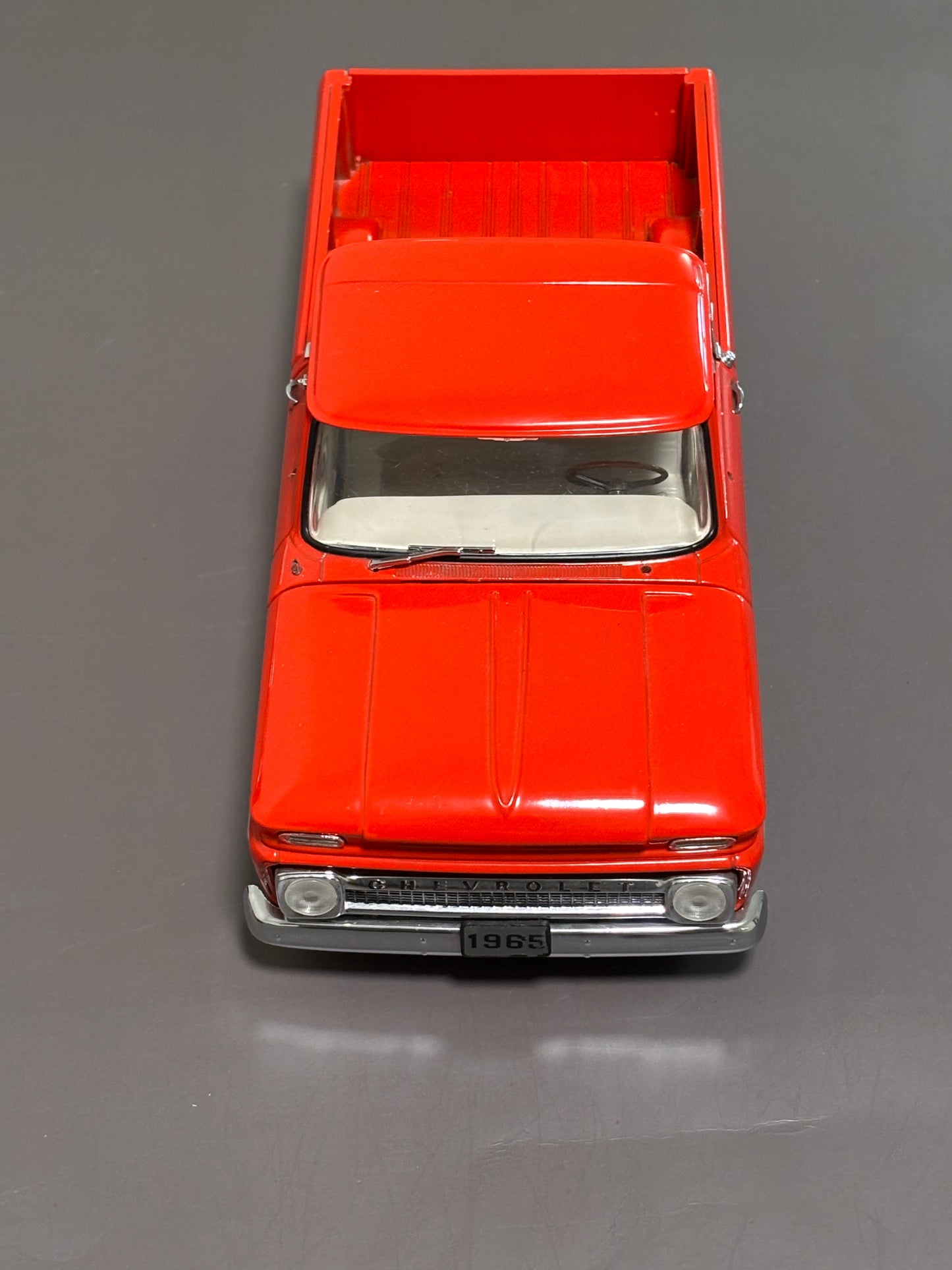 Sun Star USA Chevy C-10 Style Side Pickup 1965 1/18 Diecast Red 1361