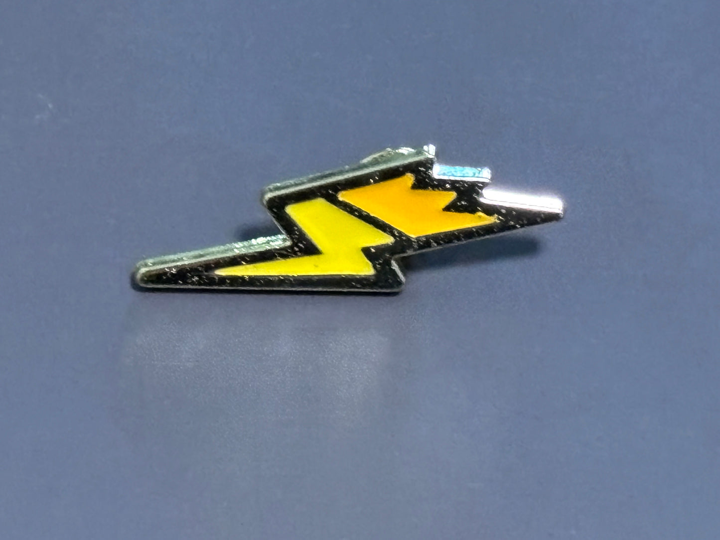 Pokémon Trainer Gym Bolt Badge Unova Gold & Yellow Metal Enamel Pin