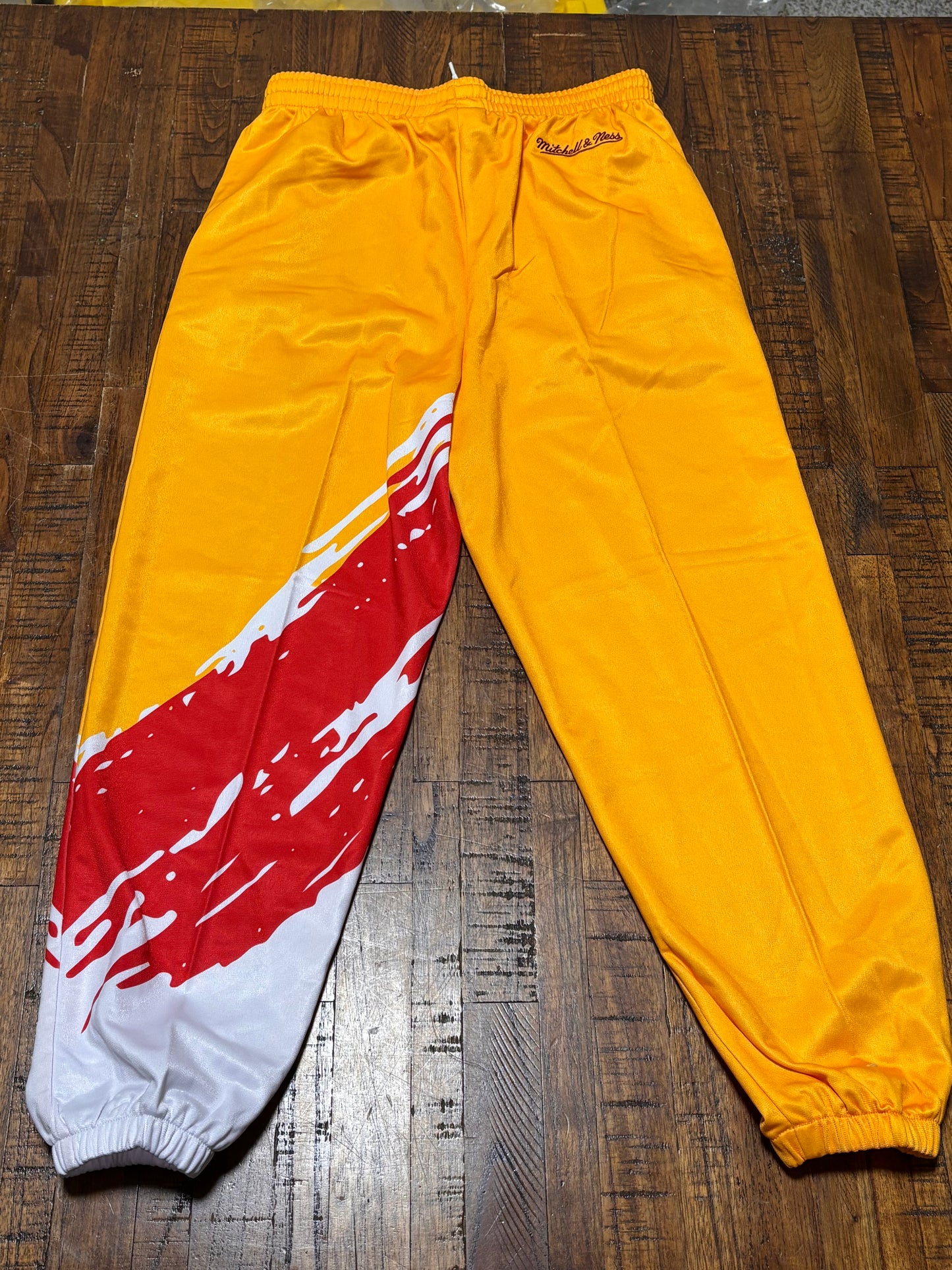 Atlanta Hawks Mitchell & Ness Hardwood Classic HWC NBA Retro Paintbrush Full Zipper Warmup Pants White Red Yellow Youth Kids Medium M 10-12 New NWOT