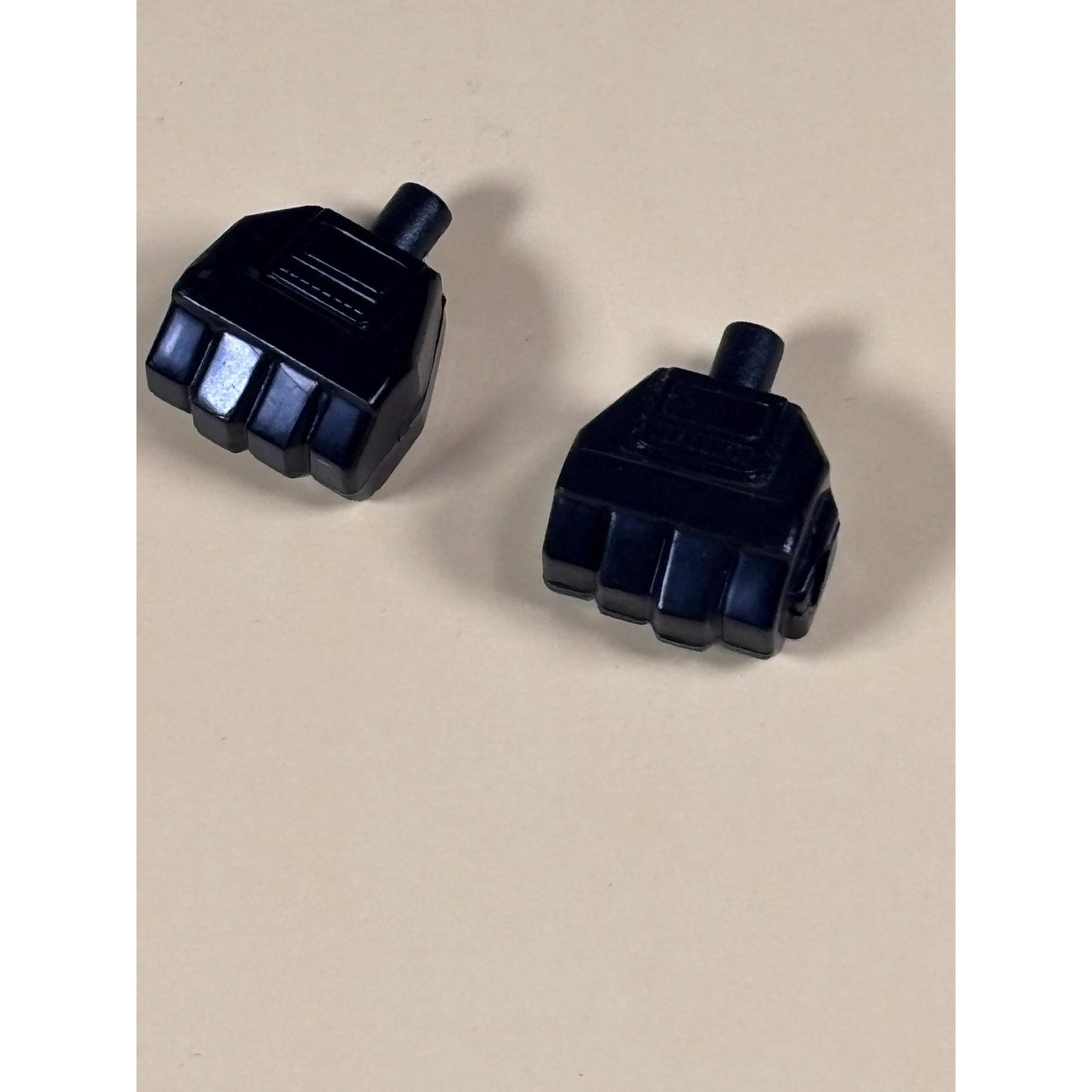 Lot of 2 Vintage Transformers 1985 G1 Metroplex Fist Hands Original Hasbro Parts