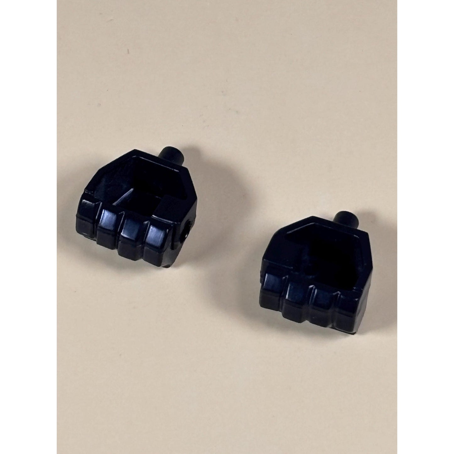 Lot of 2 Vintage Transformers 1985 G1 Metroplex Fist Hands Original Hasbro Parts