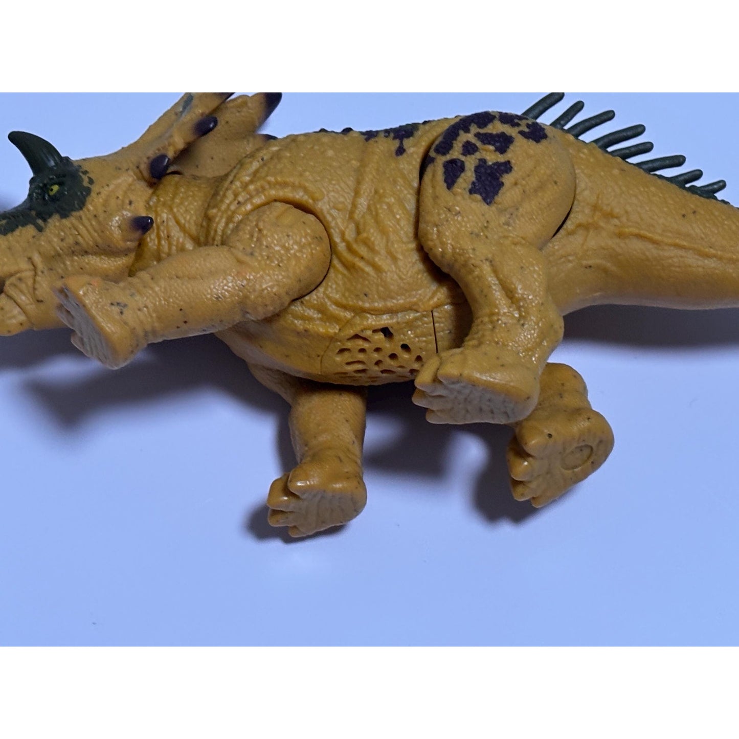 Mattel Jurassic World Wild Roar Dinosaur Toy Sound & Attack Move Regaliceratops