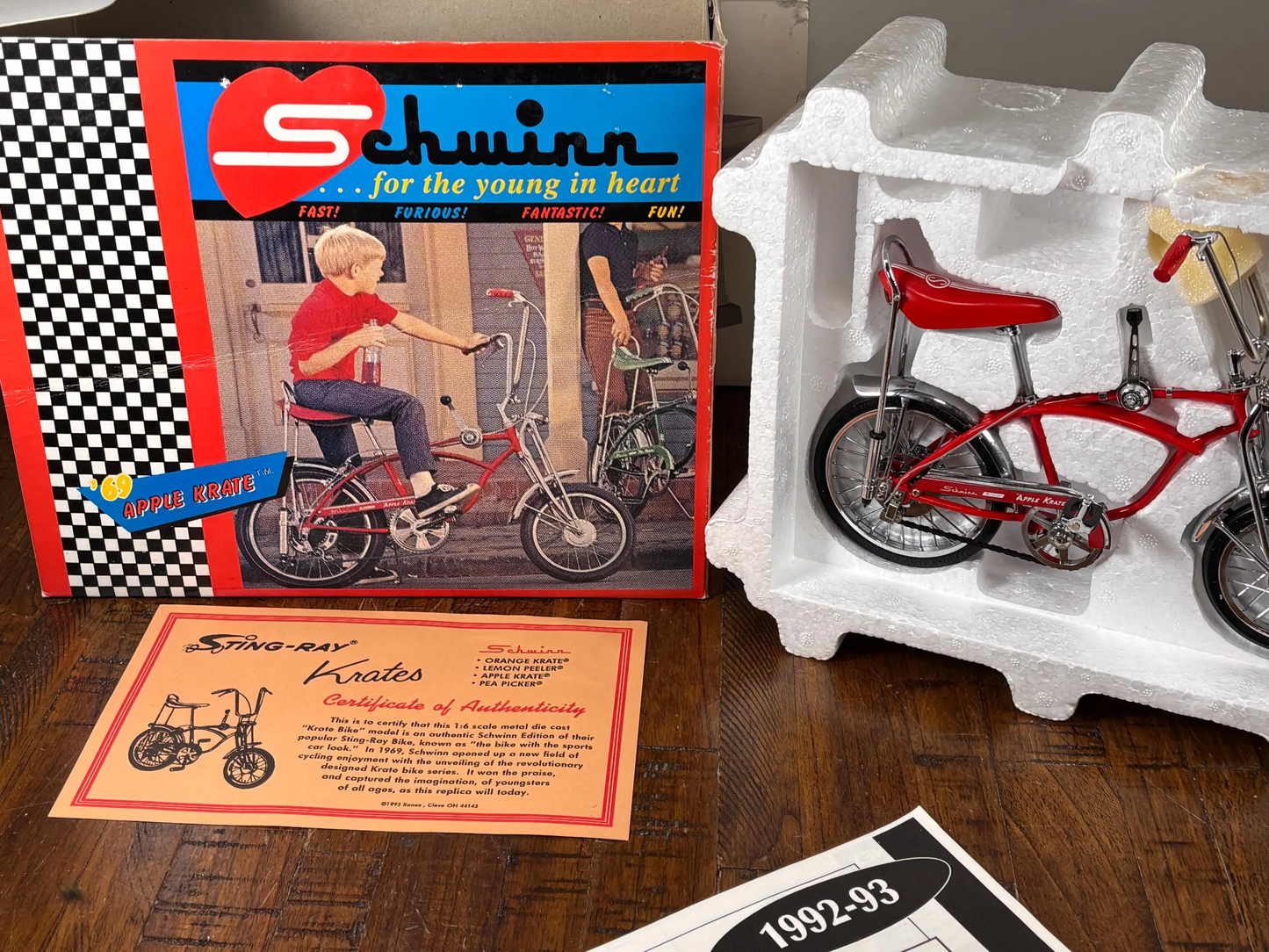 Schwinn '69 Sting-Ray Apple Krate Bicycle 1:6 Scale Diecast Bike Model Xonex