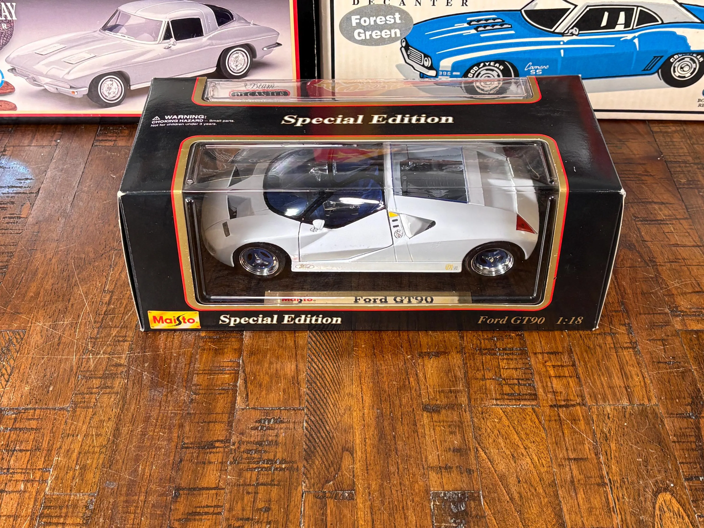 Ford GT90 White with Black Rims 1/18 scale Die Cast Maisto Special Edition