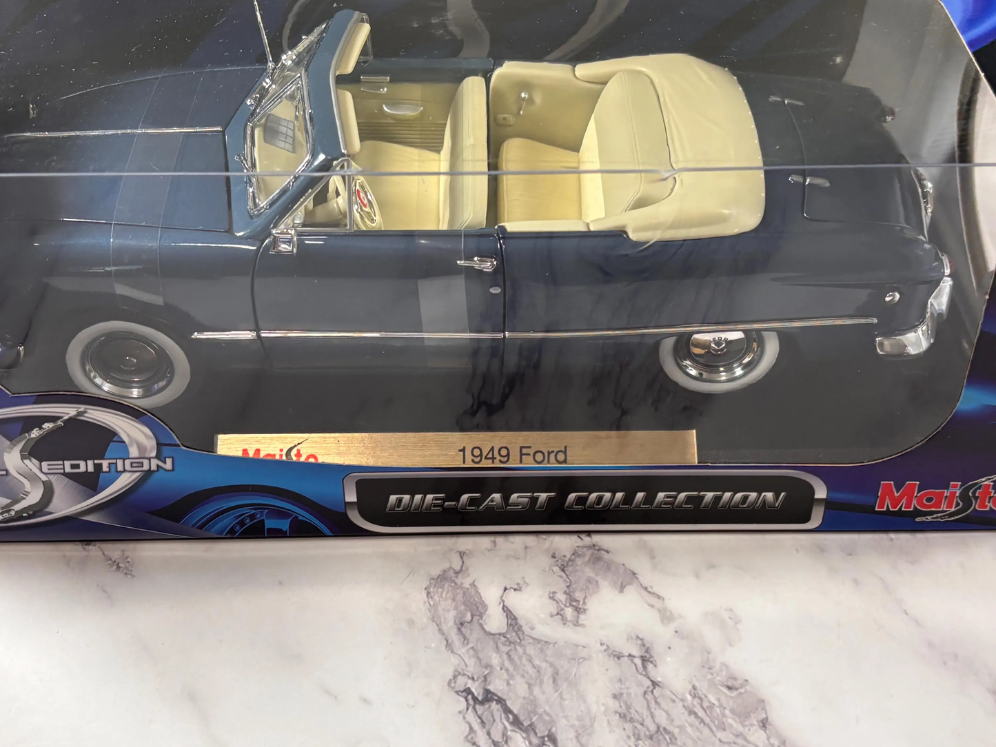Maisto 1:18 scale 1949 Blue Ford Deluxe Convertible Special Edition Diecast New