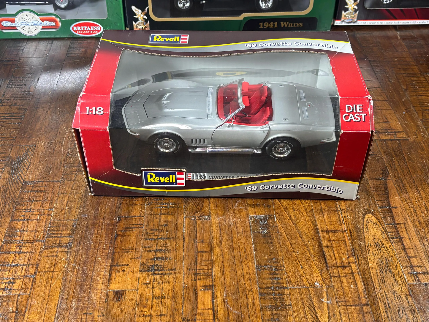 1/18 Revell 1969 Chevrolet Corvette Convertible 427 Stingray Silver Red New
